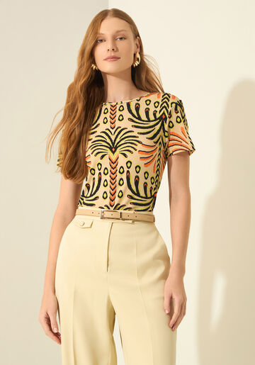 Blusa De Mangas Curtas Em Malha Leve Estampada, TROPICALIA BEGE. Blusa De Mangas Curtas Em Malha Leve Estampada, TROPICALIA BEGE, large.