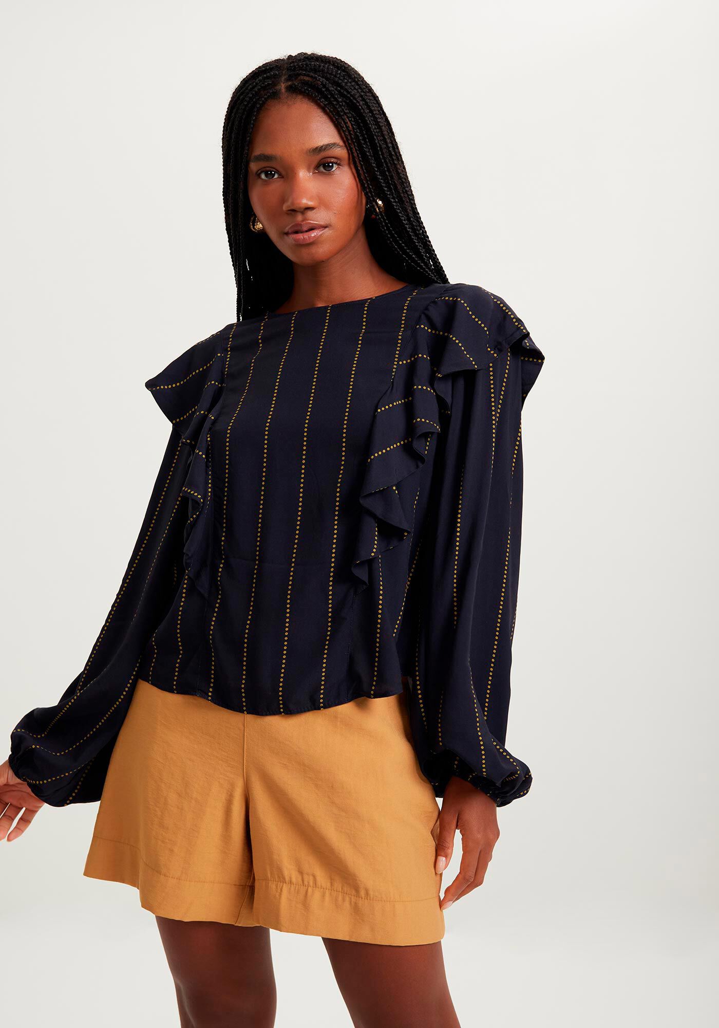 Blusa De Mangas Amplas Em Viscose Com Babados, , large.