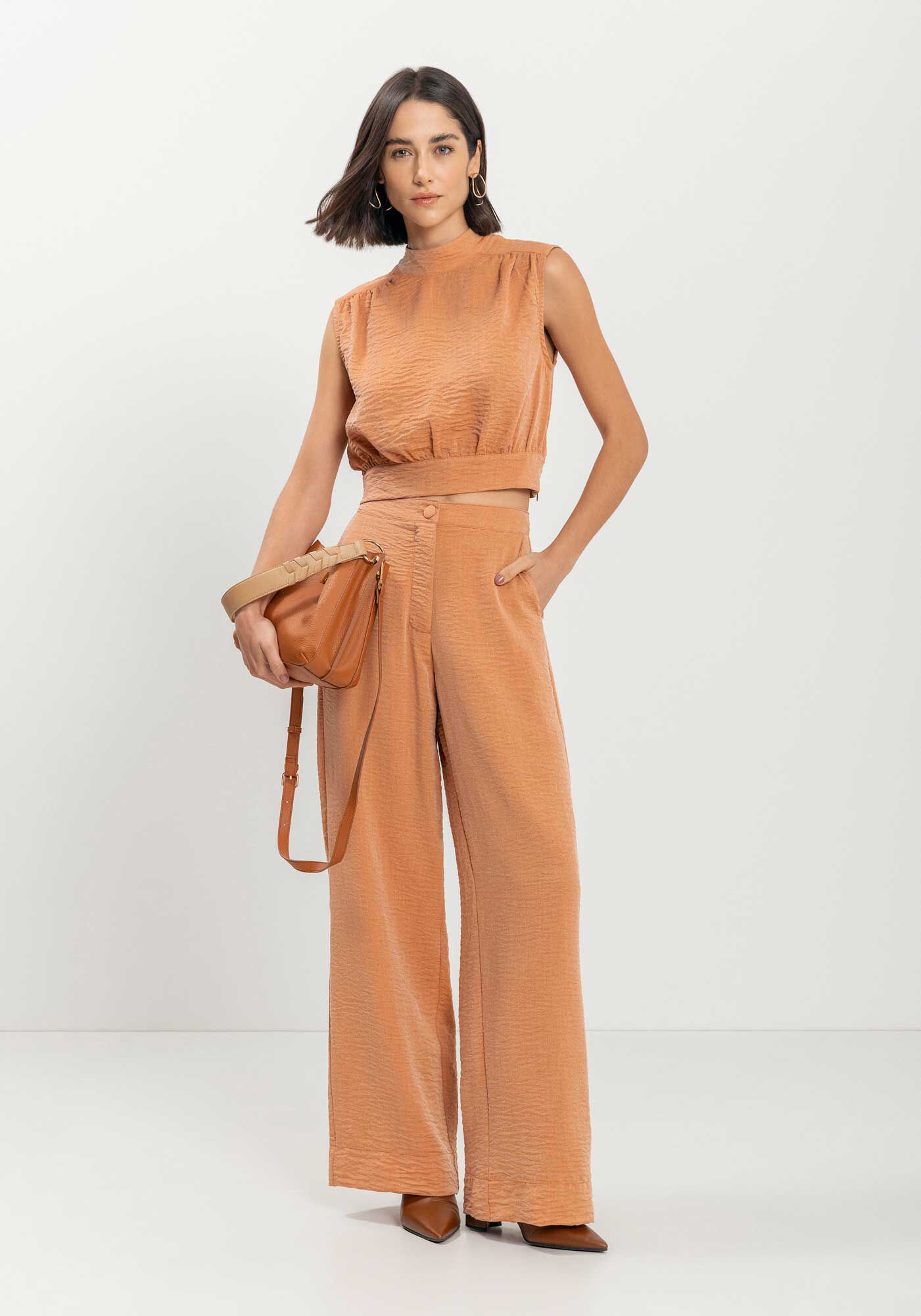 Cal&ccedil;a Reta Com Cintura Alta E Bot&atilde;o Forrado, , large.