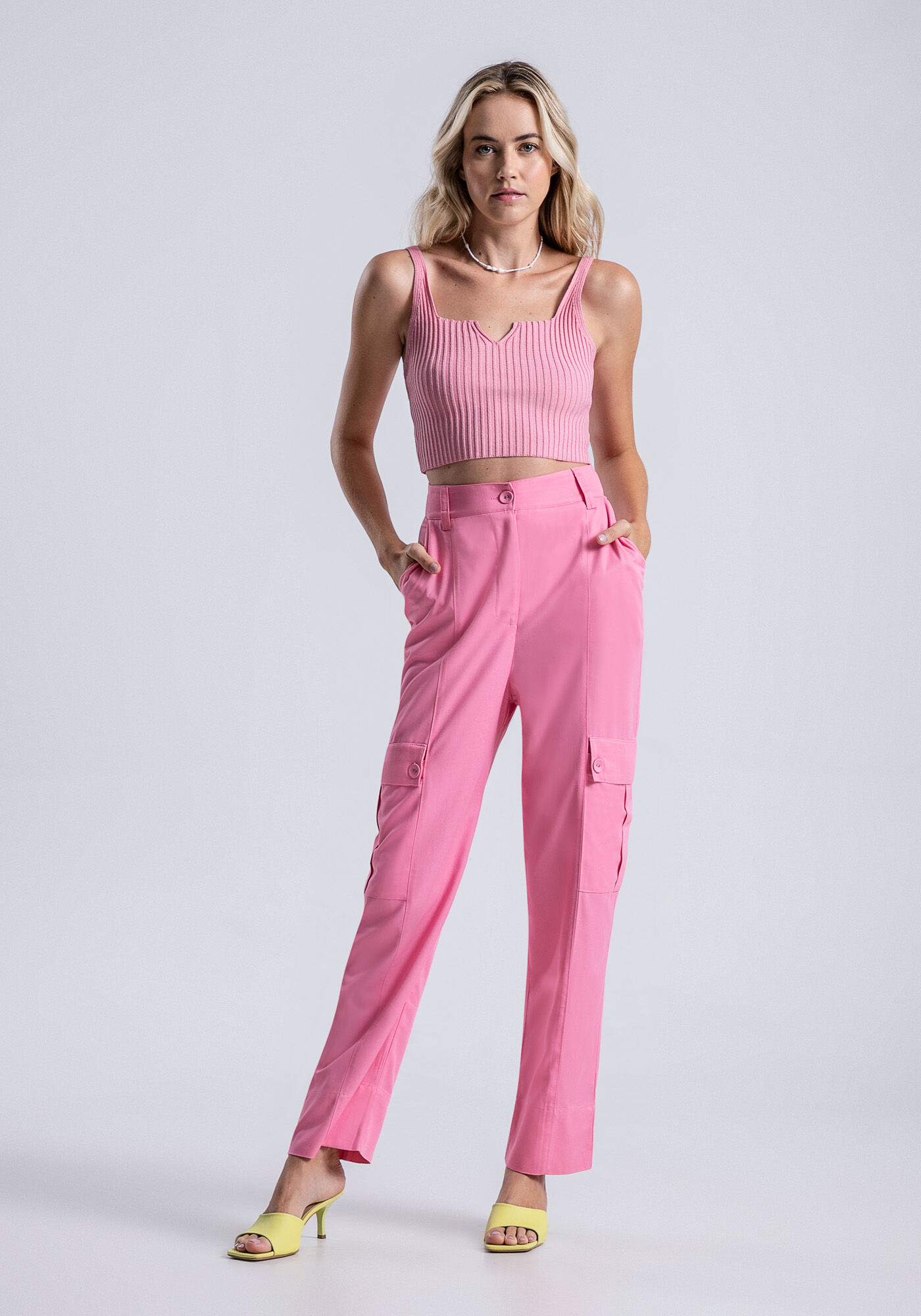 Cal&ccedil;a Reta Cargo em Tecido Velurd com Bolsos, , large.