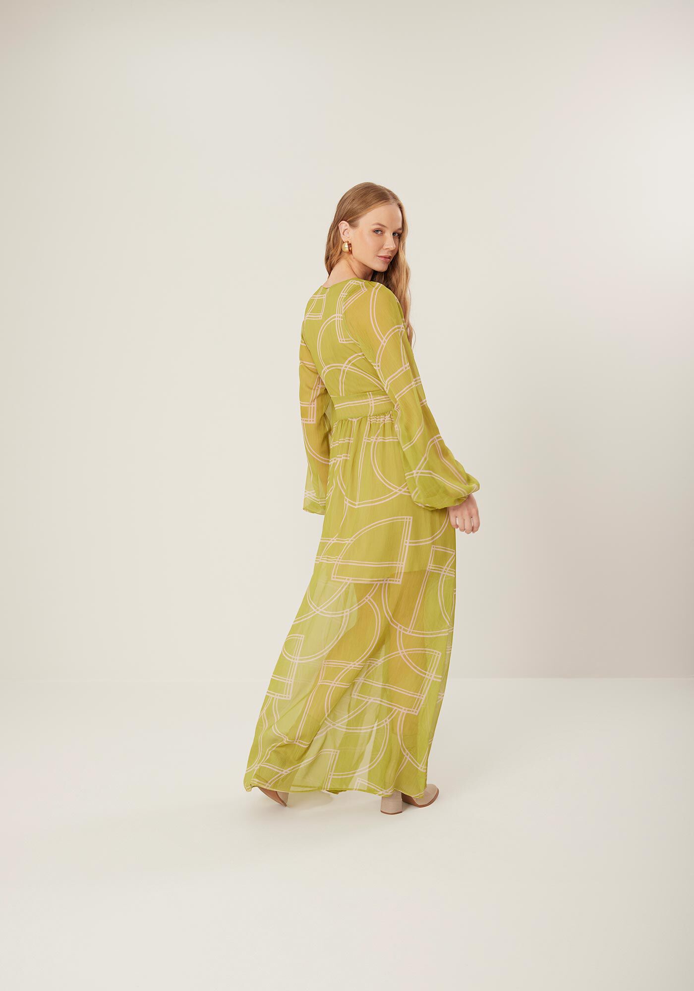 Vestido Longo Estampado Com Mangas Amplas E Fenda Lateral, , large.