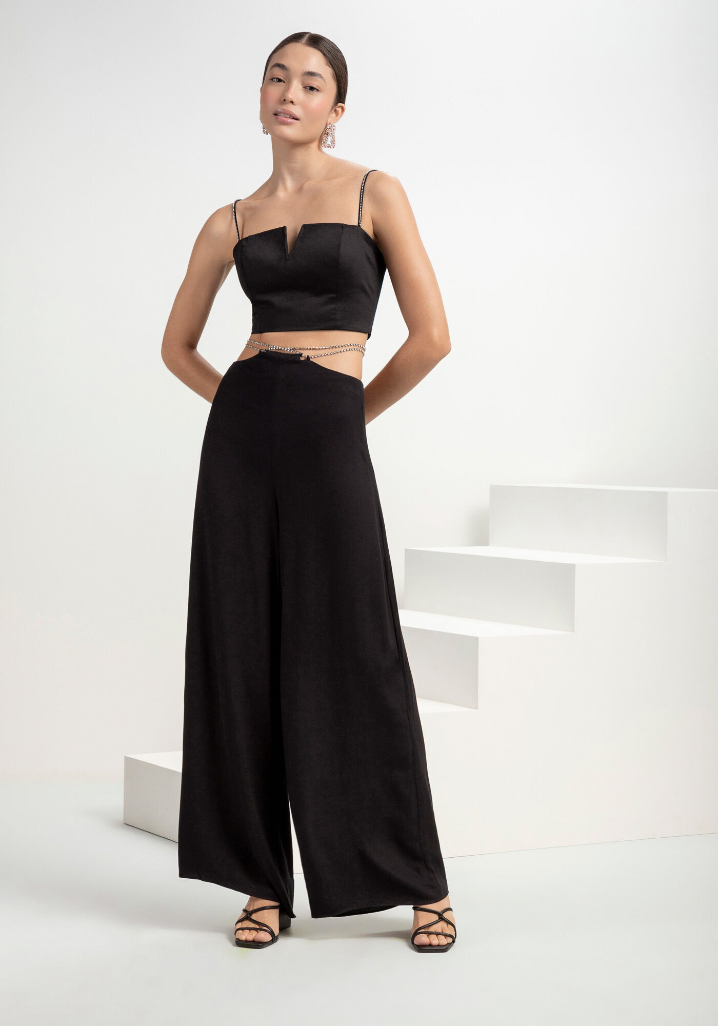 Blusa Cropped em Tecido Acetinado com Strass, , large.