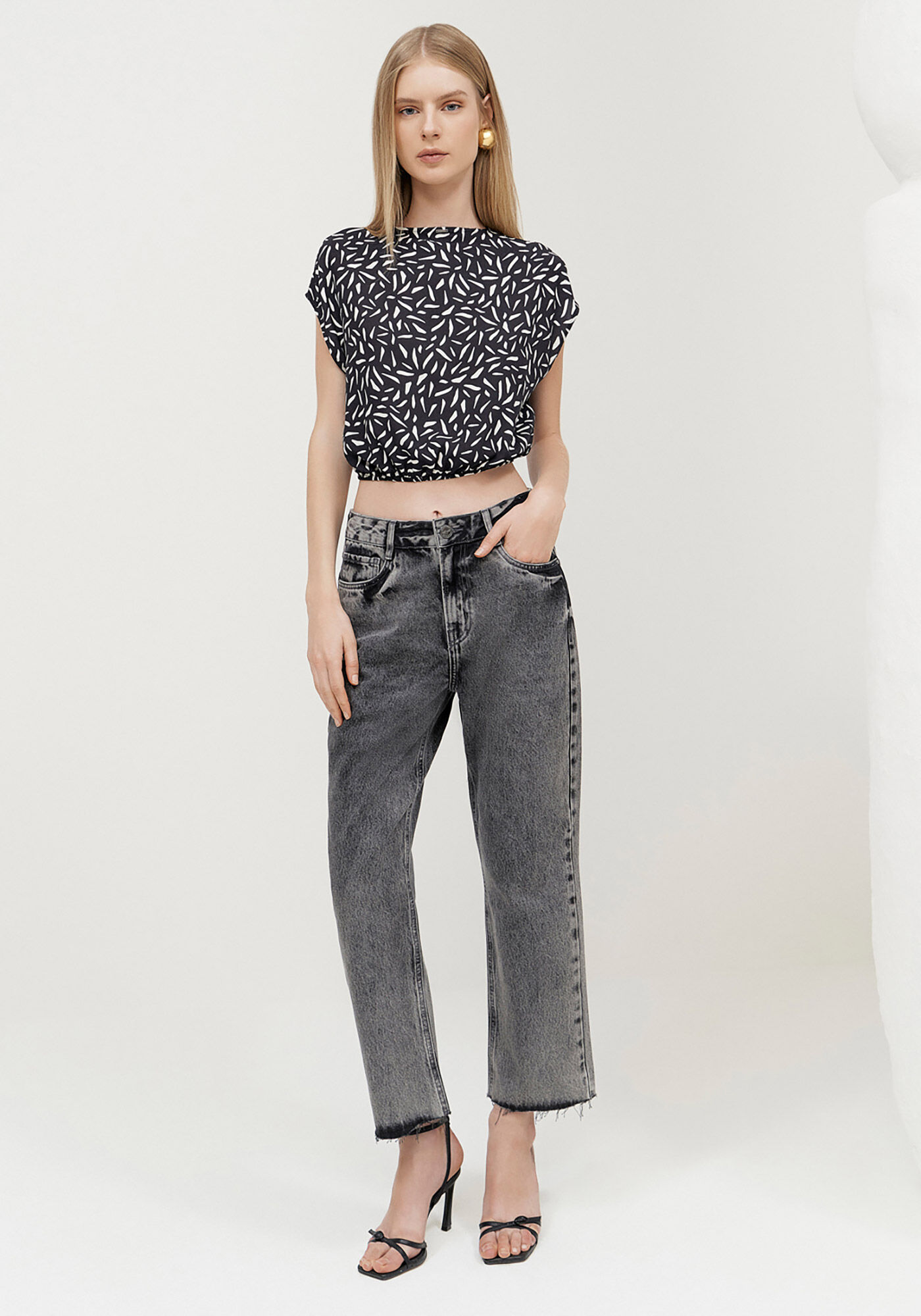 Cal&ccedil;a Jeans Reta Cropped Preta Estonada, , large.