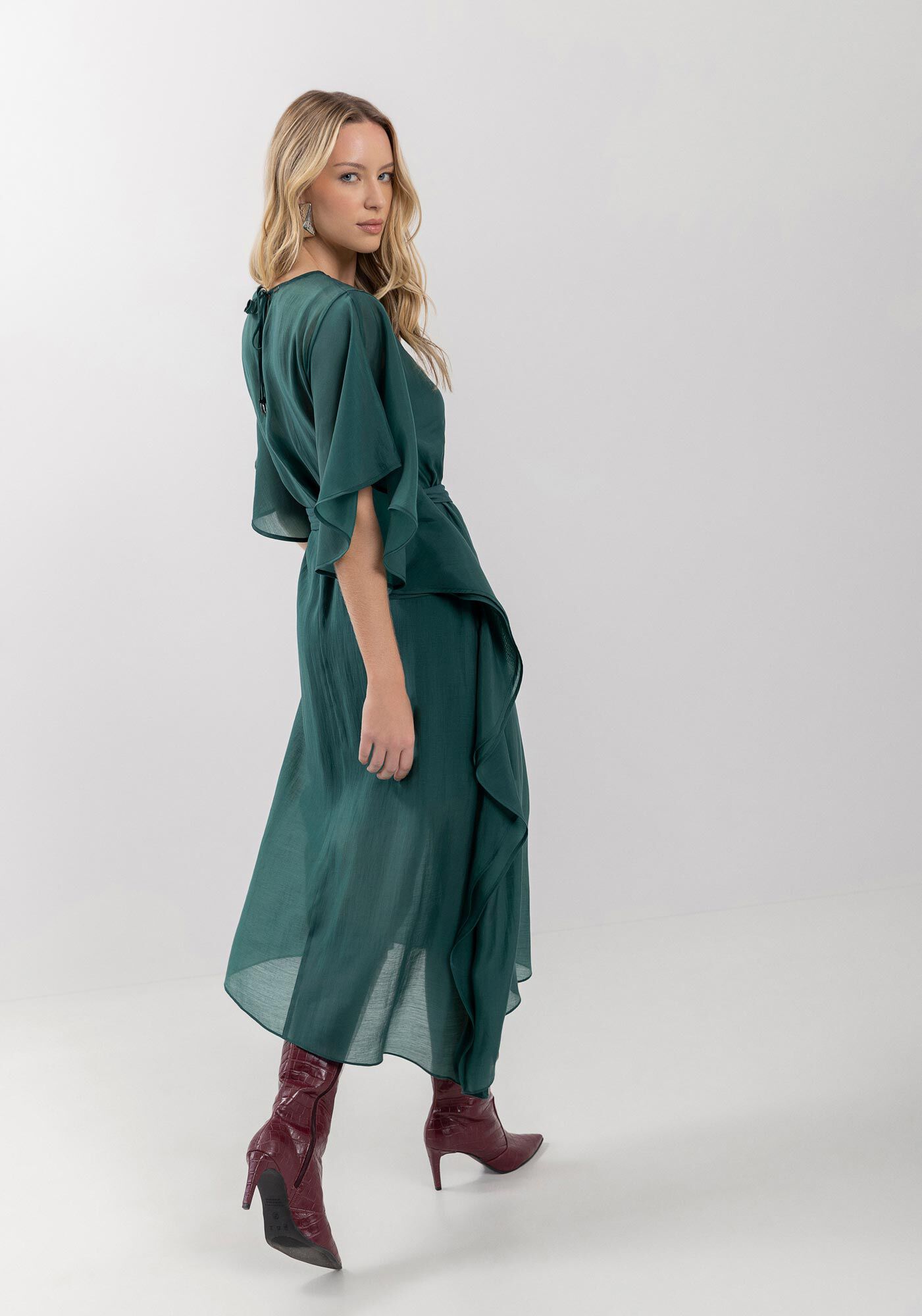 Vestido Midi Ch&aacute; Com Mangas Amplas E Transpar&ecirc;ncia, VERDE CERES, large.