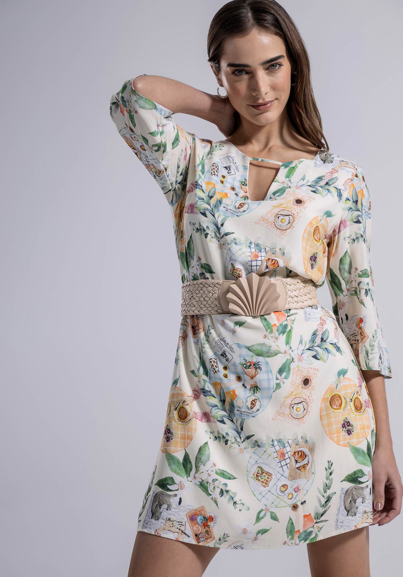 Vestido curto hot sale floral dora