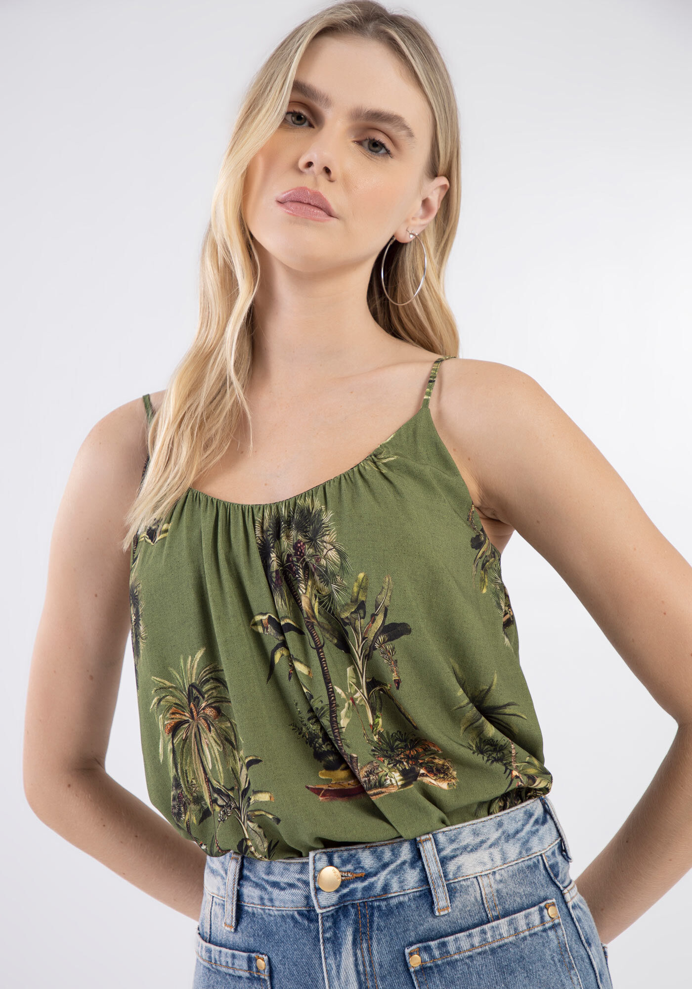 Blusa Estampada em Viscose com Franzido Decote, , large.