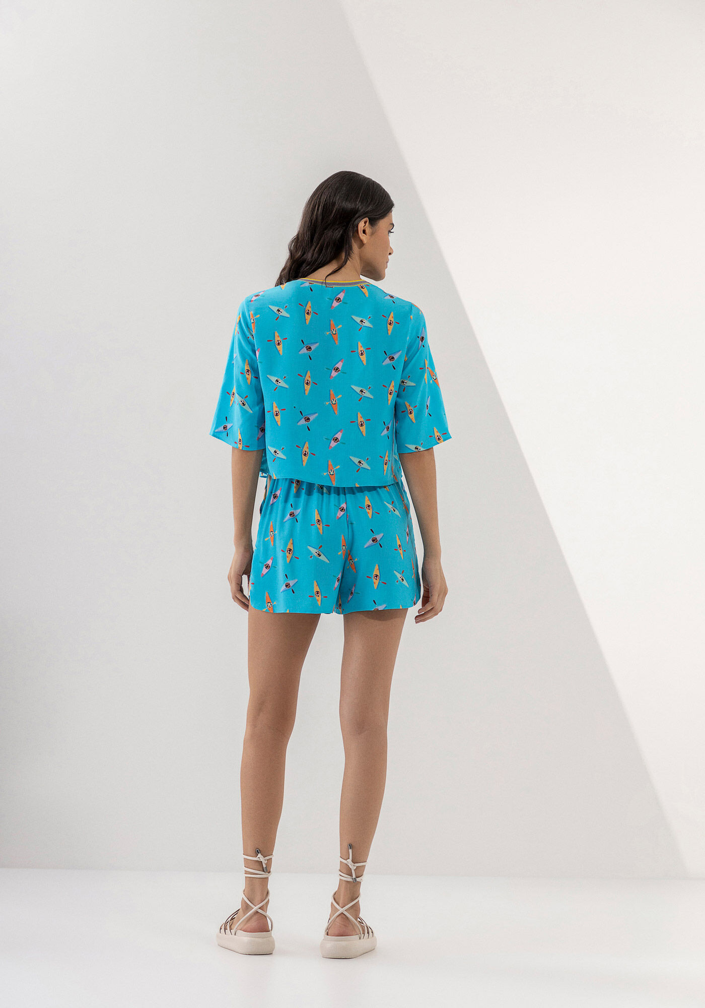 Blusa Ampla em Viscose Estampada com Retil&iacute;nea, , large.