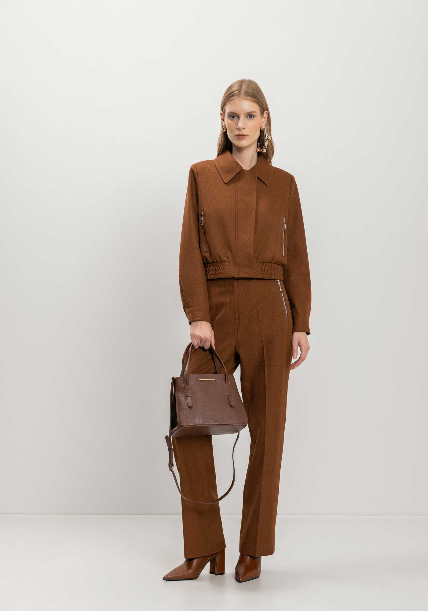 Jaqueta Curta De Manga Longa Com Gola E Z&iacute;peres, MARROM TAMARA, large.