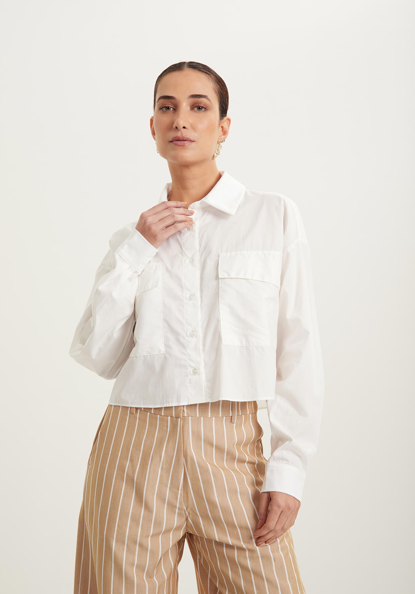 Camisa Curta Em Tricoline Com Mangas Longas E Bolsos, , large.