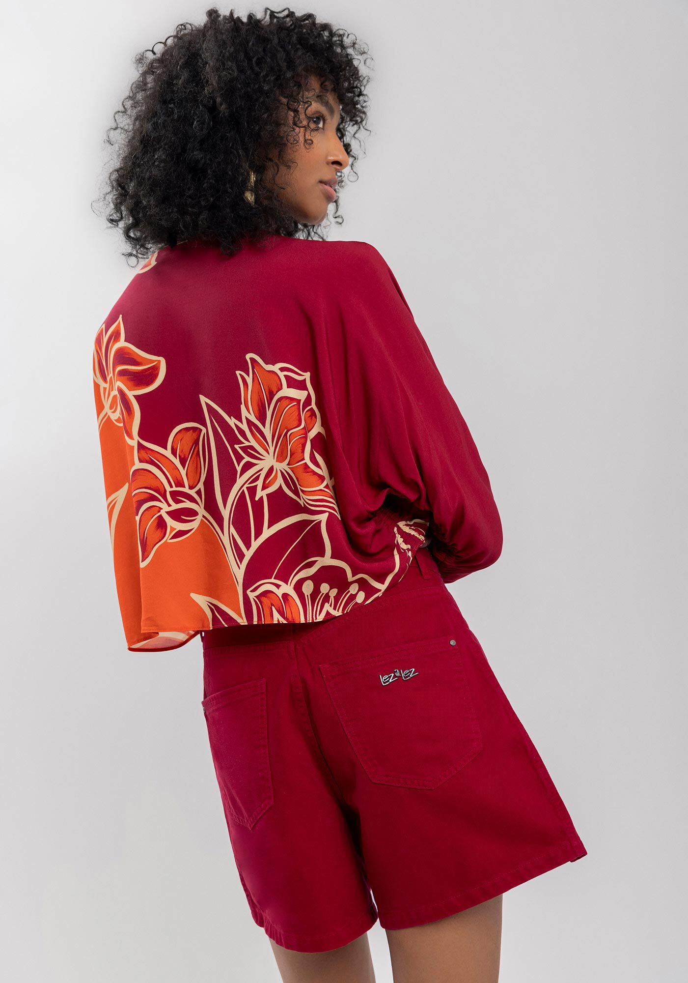 Shorts Mom Em Sarja Com Cintura Alta E Passantes No C&oacute;s, VERMELHO FLAMBOYANT, large.