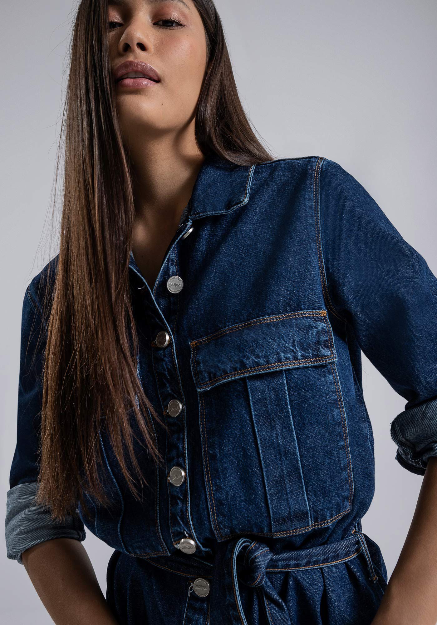 Macac o Jeans Curto Manga Longa com Faixa Lez a Lez