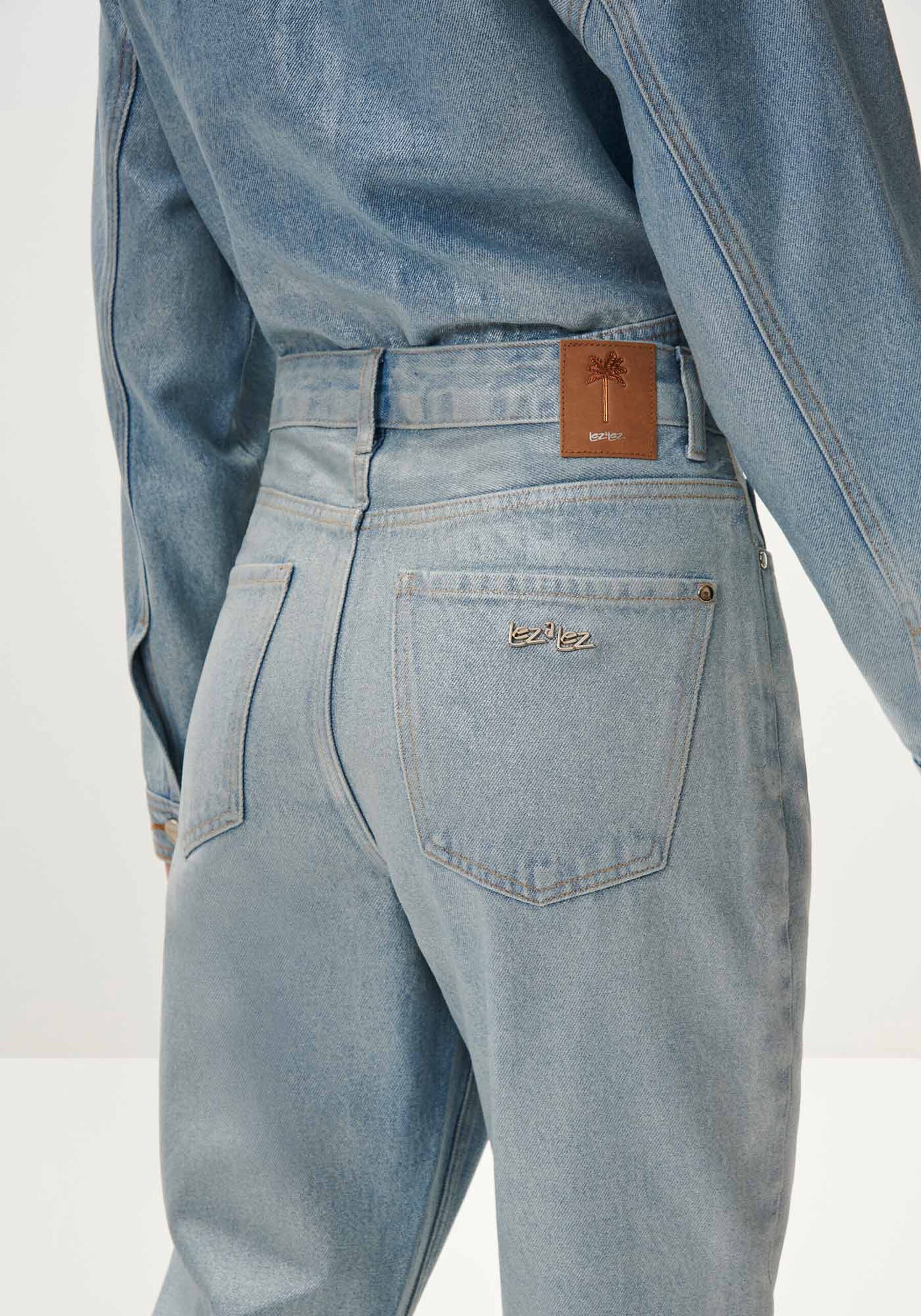 Calça Jeans Reta Cropped com Efeito Gloss, JEANS. Calça Jeans Reta Cropped com Efeito Gloss, JEANS, large.