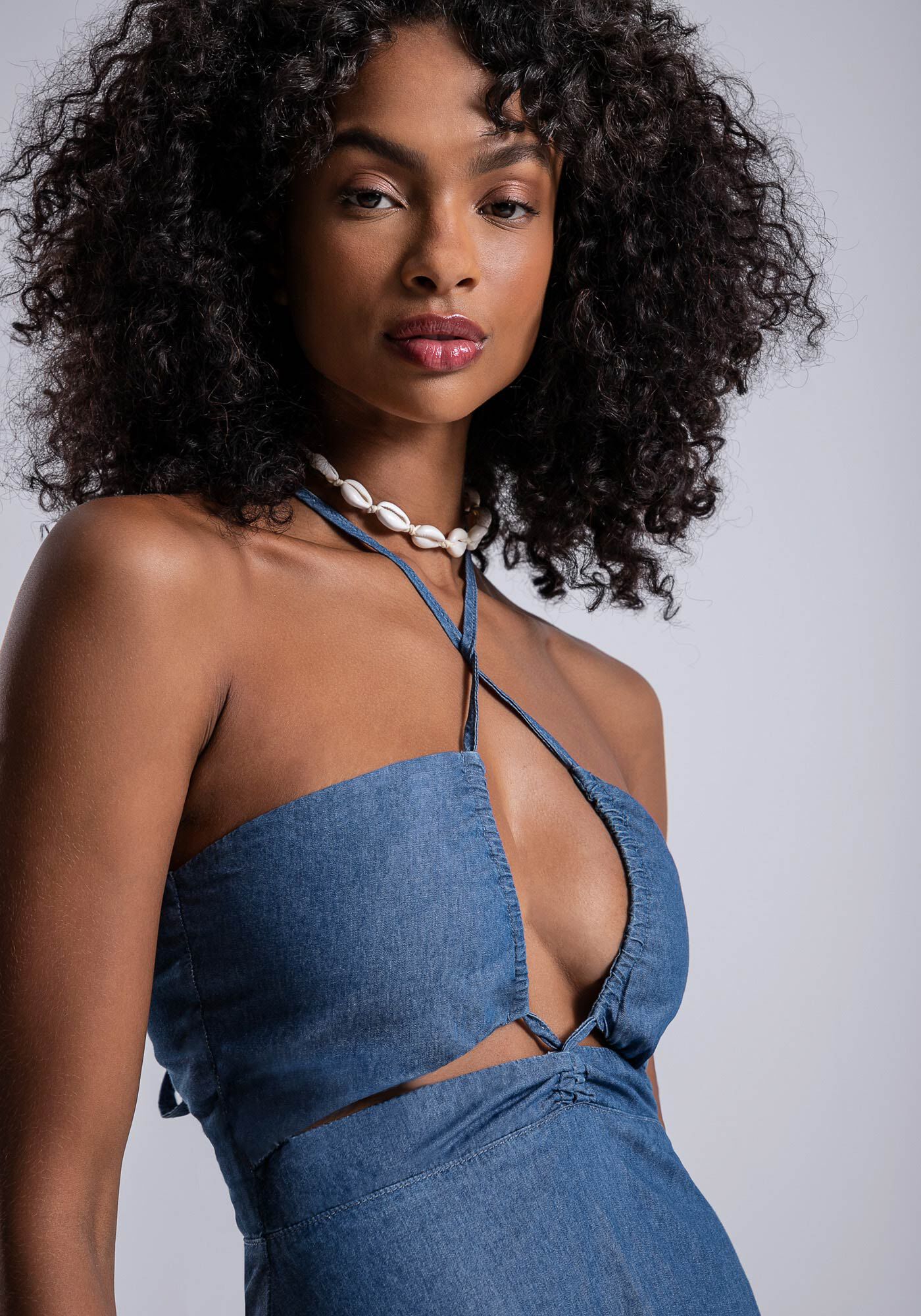 Vestido Jeans Midi com Cut e Amarra&ccedil;&atilde;o, , large.