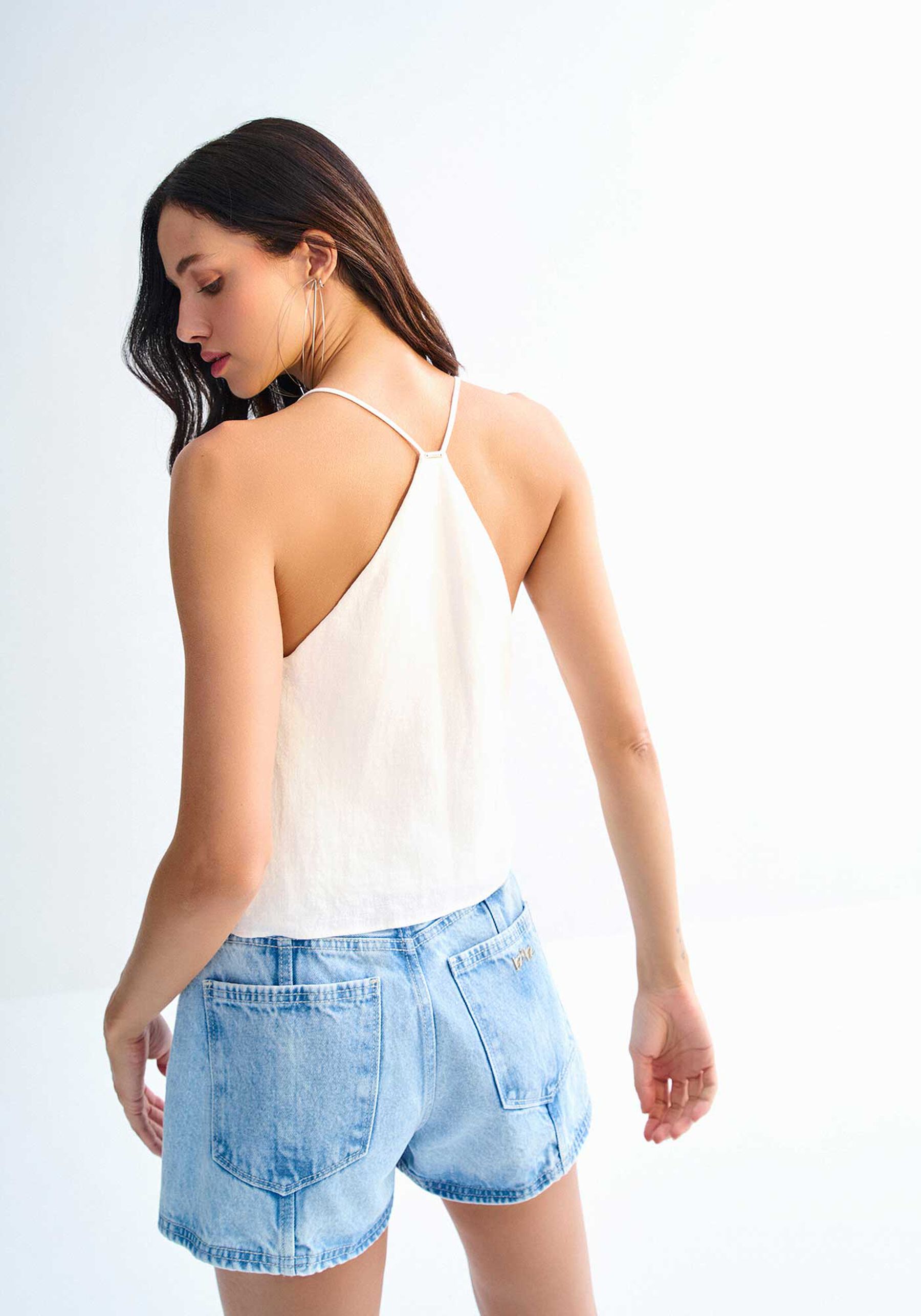 Blusa Decote V em Viscose Texturizada com Detalhe Costas, . Blusa Decote V em Viscose Texturizada com Detalhe Costas, , large.