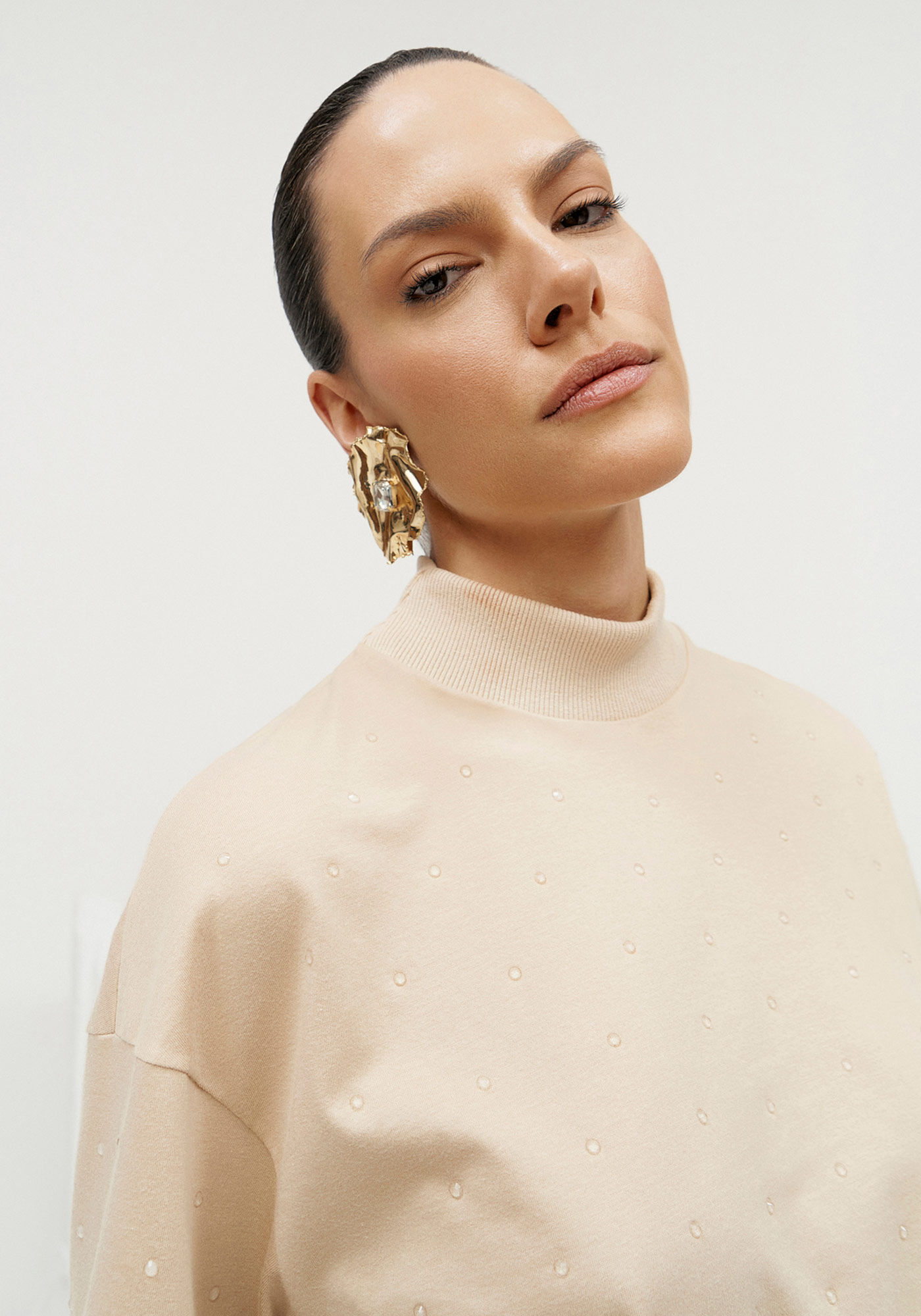 T-shirt Oversized em Malha com Gola e Strass, BEGE FLAME, large.