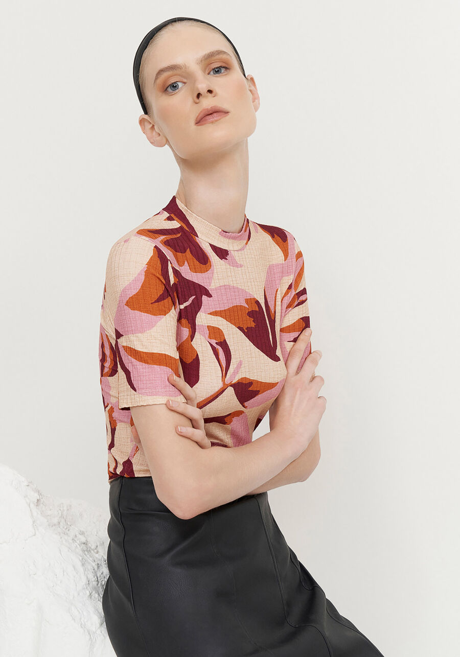 Blusa Canelada Estampada com Gola, PINK PETALS. Blusa Canelada Estampada com Gola, PINK PETALS, large.