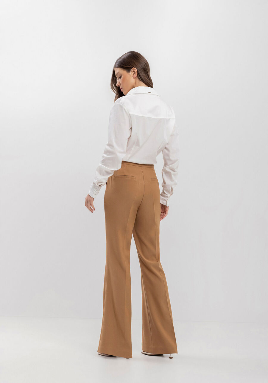 Calça Flare Em Alfaiataria Com Bolsos E Cintura Média, . Calça Flare Em Alfaiataria Com Bolsos E Cintura Média, , large.