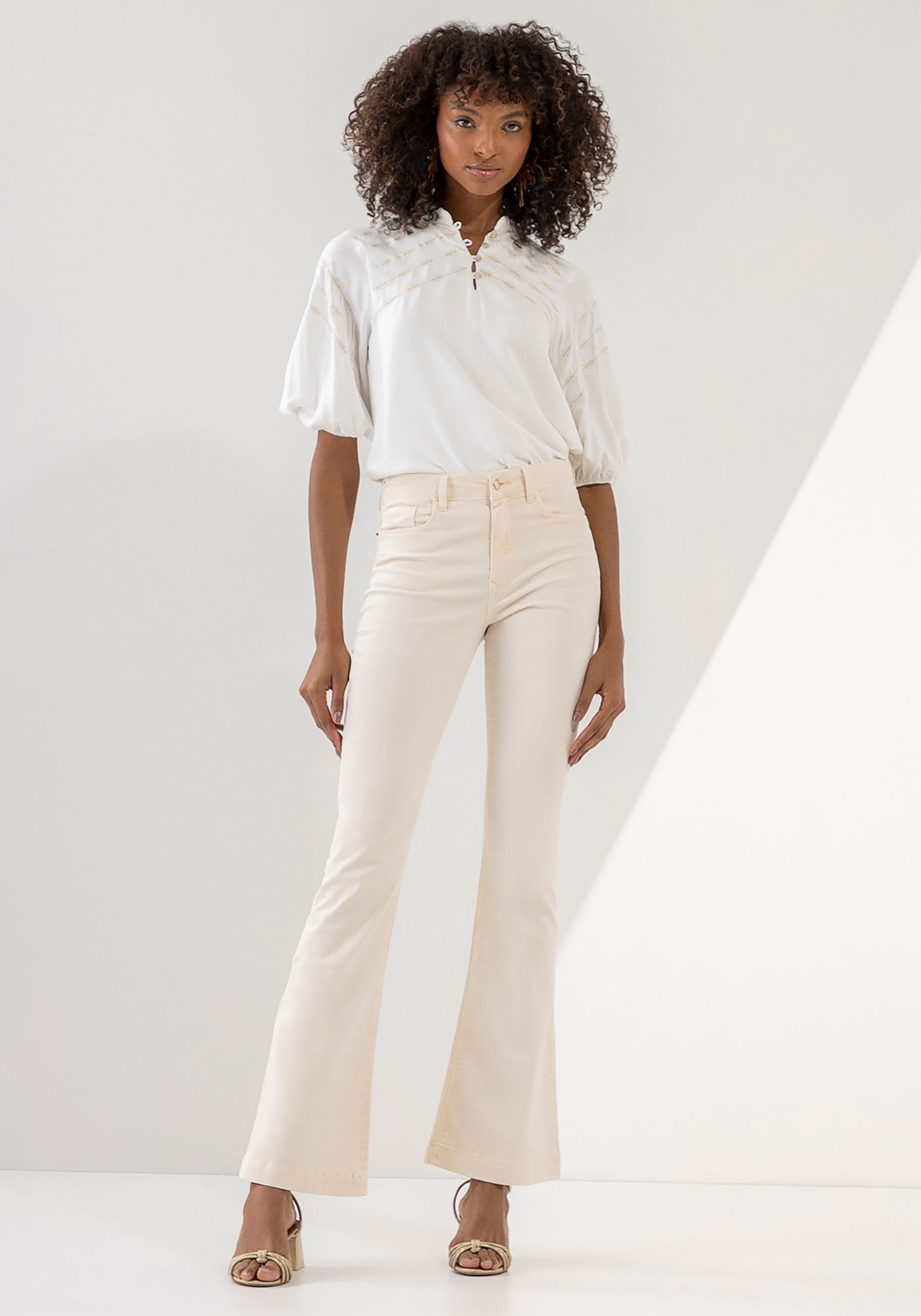 Calça flare sales creme