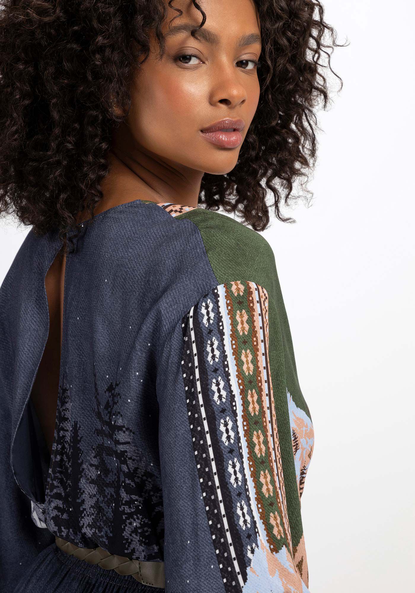 Macac&atilde;o Longo Estampado em Viscose com Manga 3/4, , large.