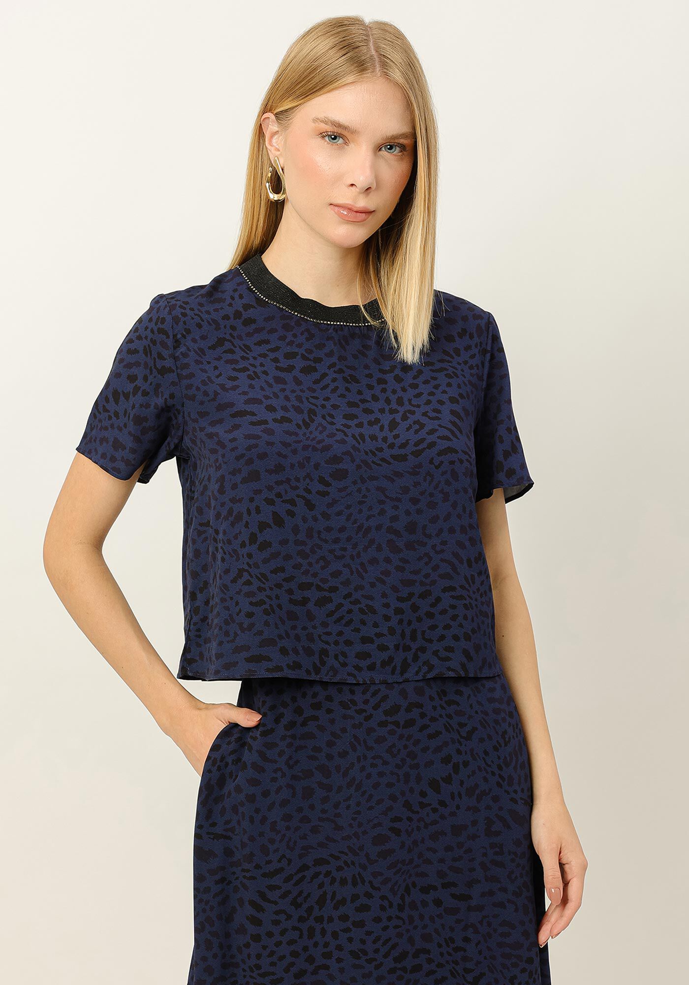 Blusa em Viscose com Strass Gola, , large.