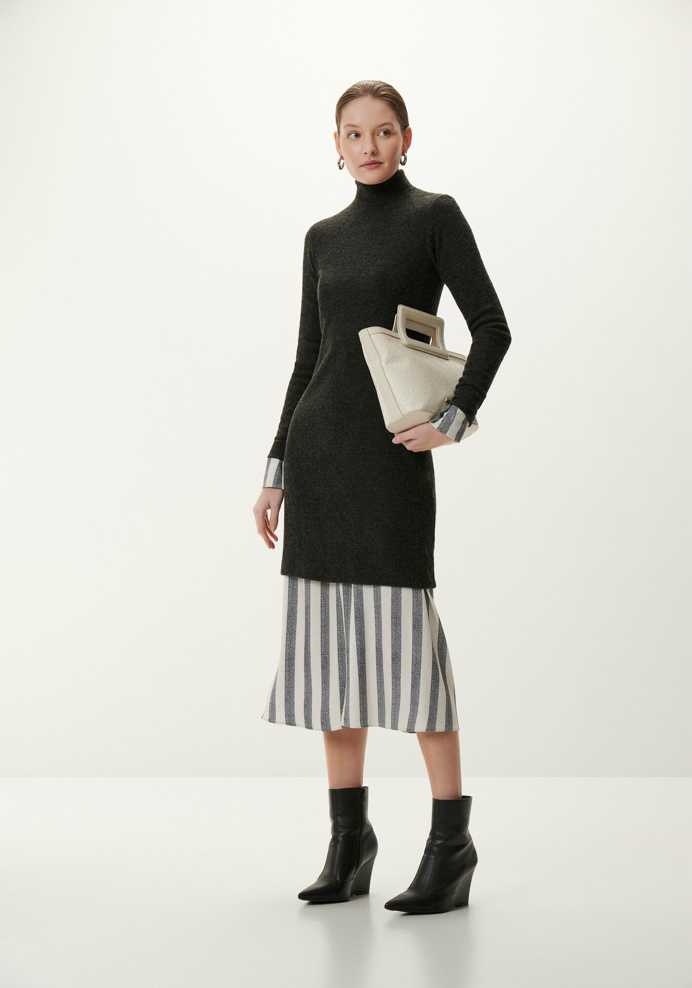 Vestido Curto Manga Longa com Gola Alta, PRETO REATIVO, large.