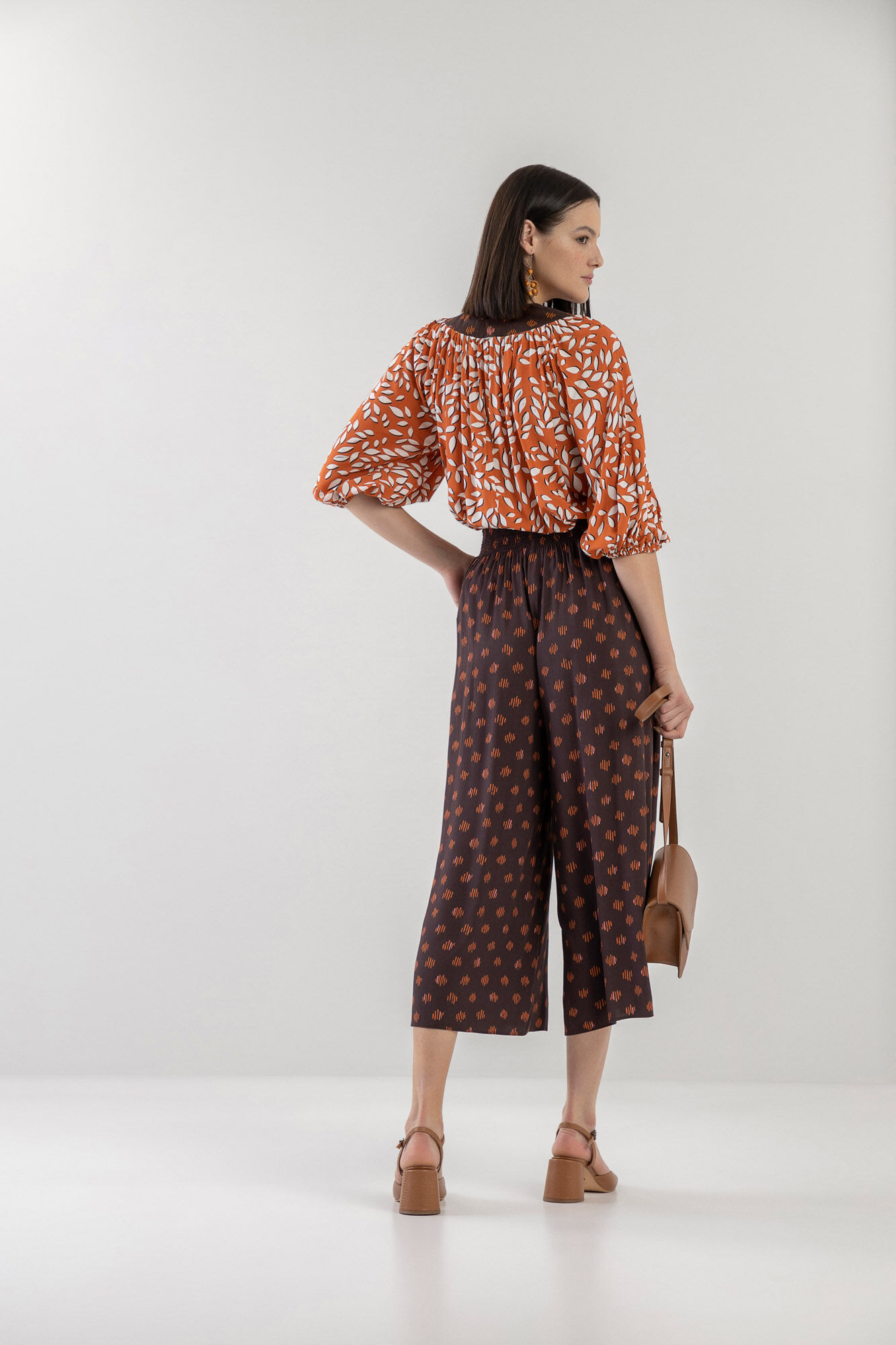 Blusa Oversized Estampada com Recorte Gola, , large.