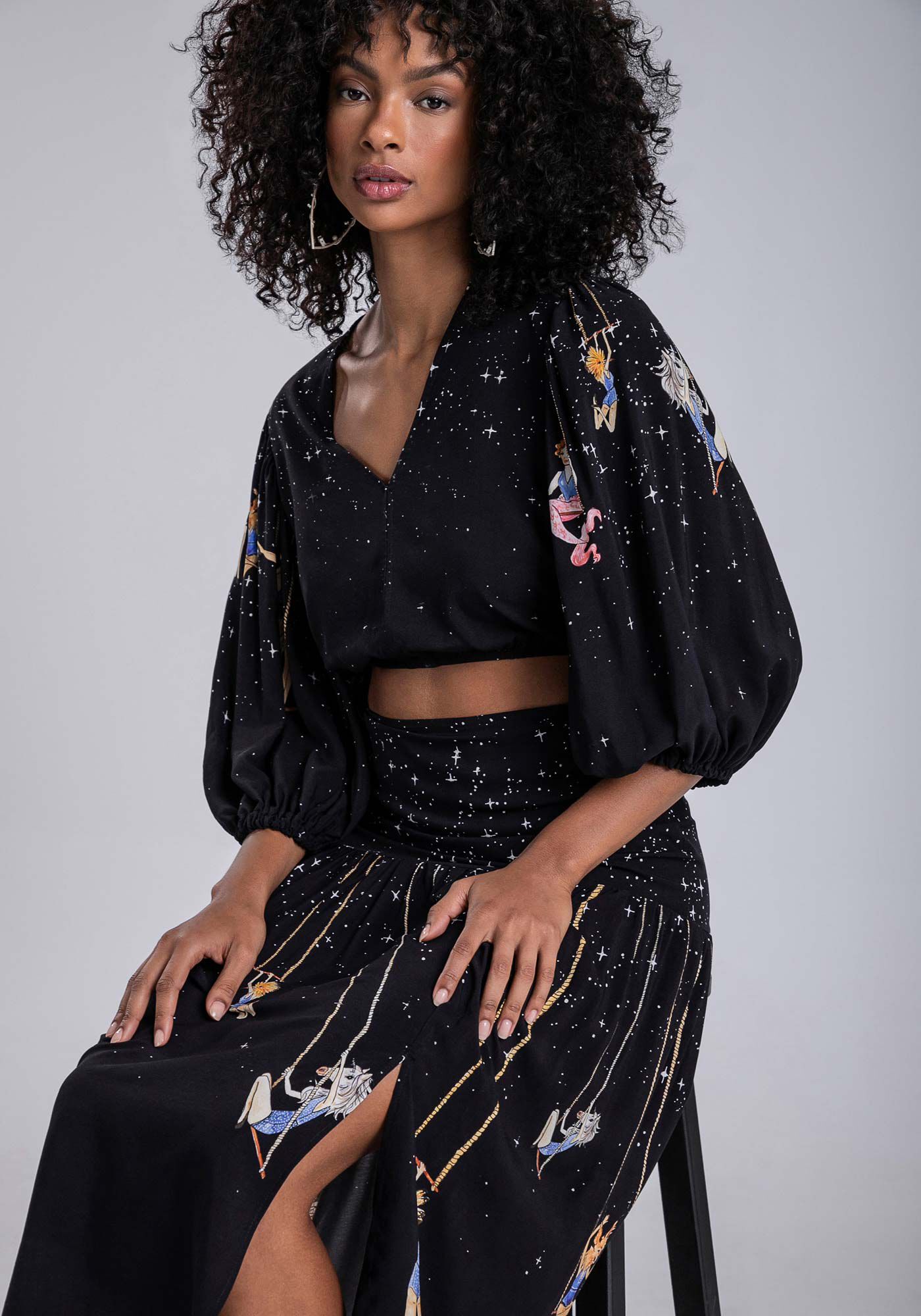 Saia Midi Estampada em Viscose com Fenda Lez a Lez