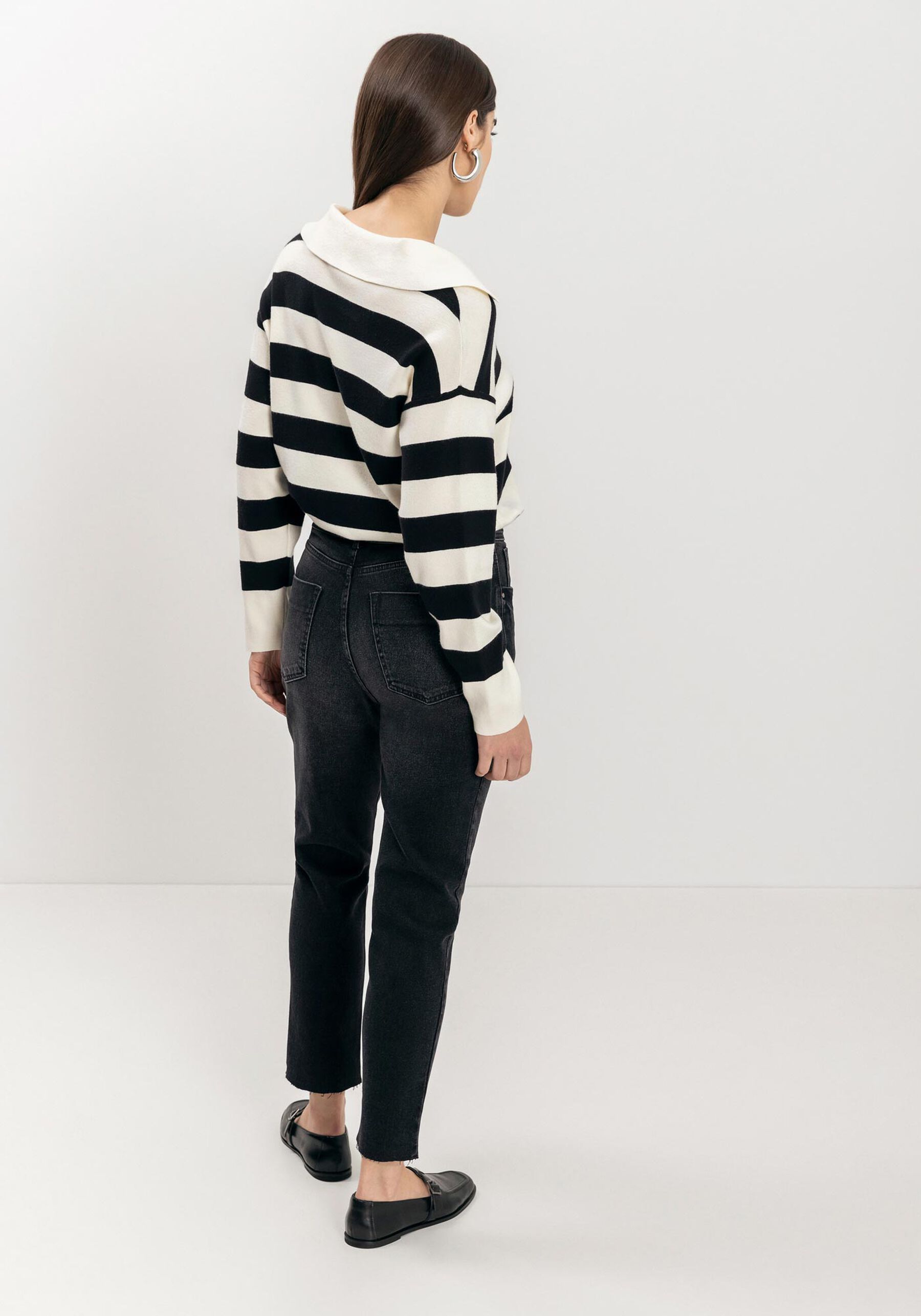 Calça Mom Jeans Comfort Com Cintura Alta E Barras A Fio, . Calça Mom Jeans Comfort Com Cintura Alta E Barras A Fio, , large.
