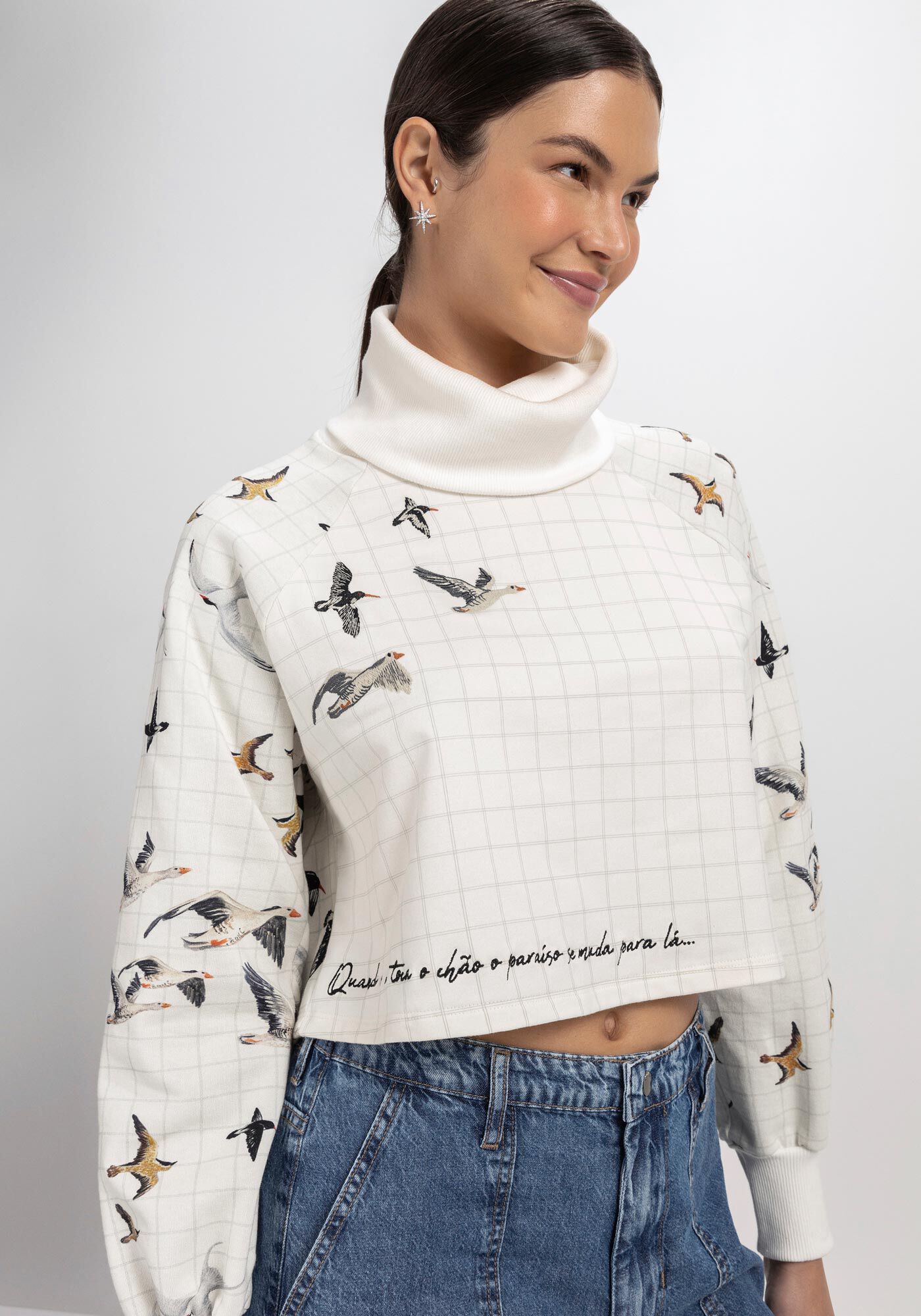 Blus&atilde;o Cropped Estampado com M&aacute;xi Gola, PASSAROS, large.