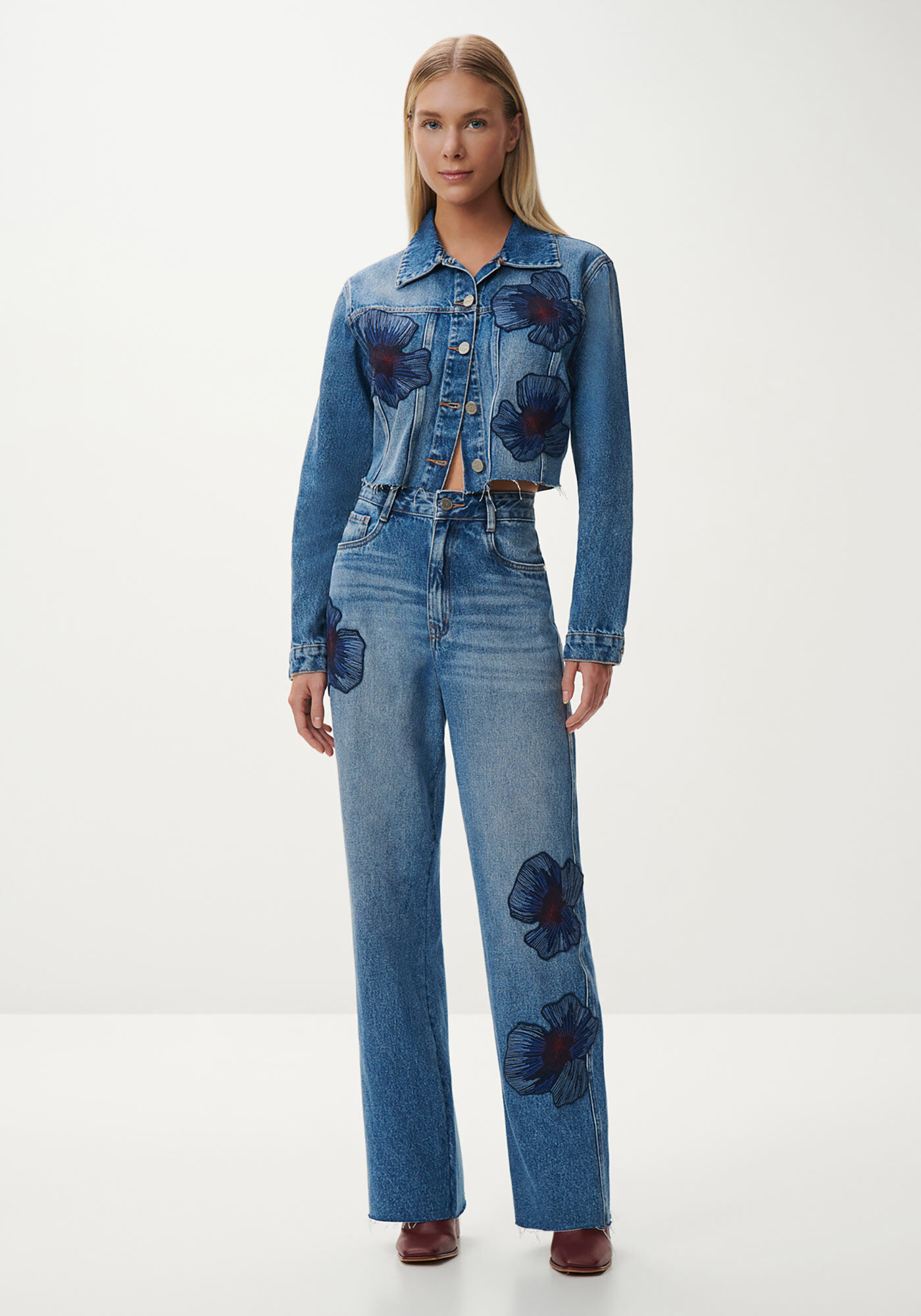 Jaqueta Jeans Cropped com Bordado Flores, , large.