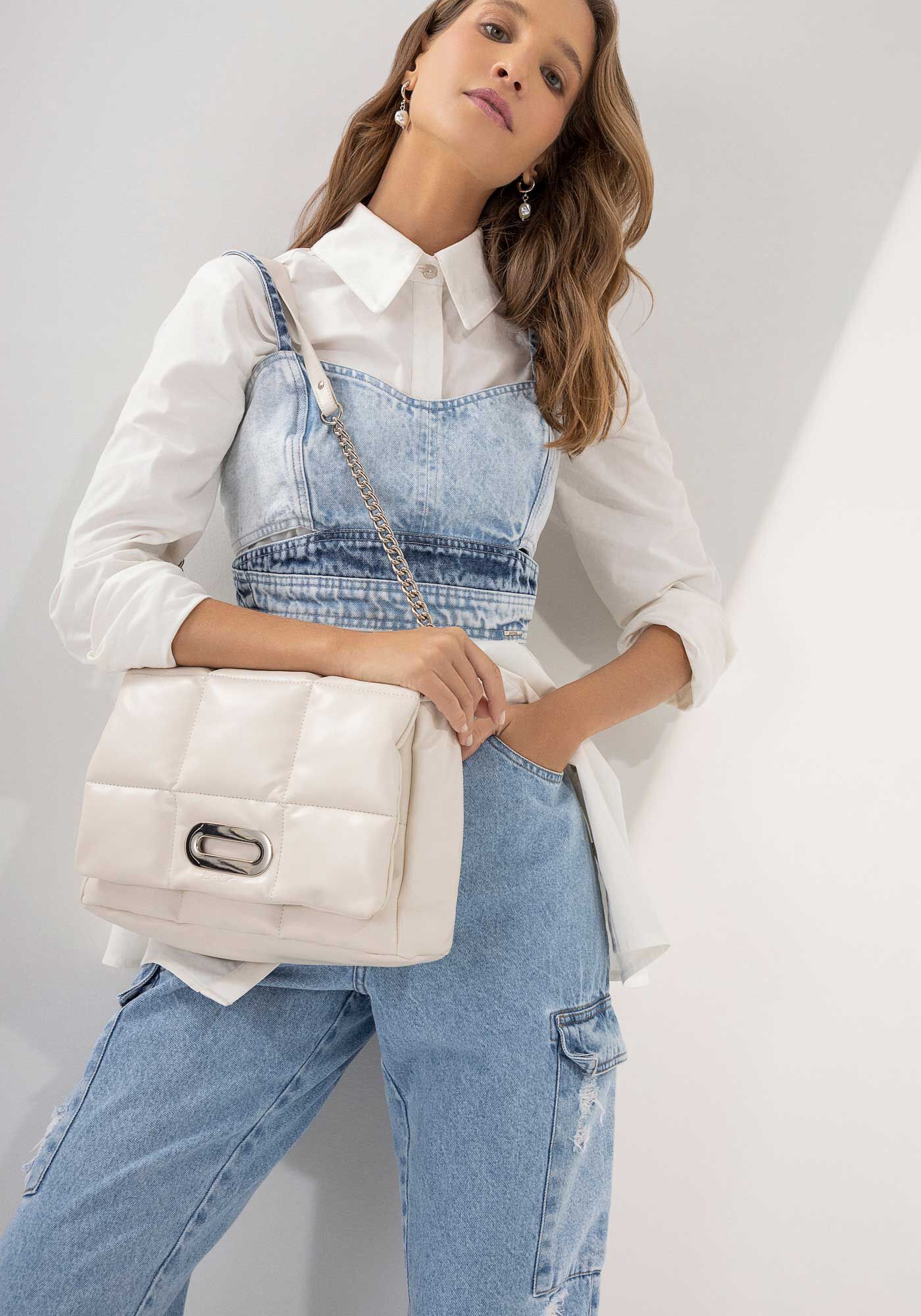 Bolsa M&eacute;dia Matelass&ecirc; com Al&ccedil;a Corrente, BRANCO OFF WHITE, large.