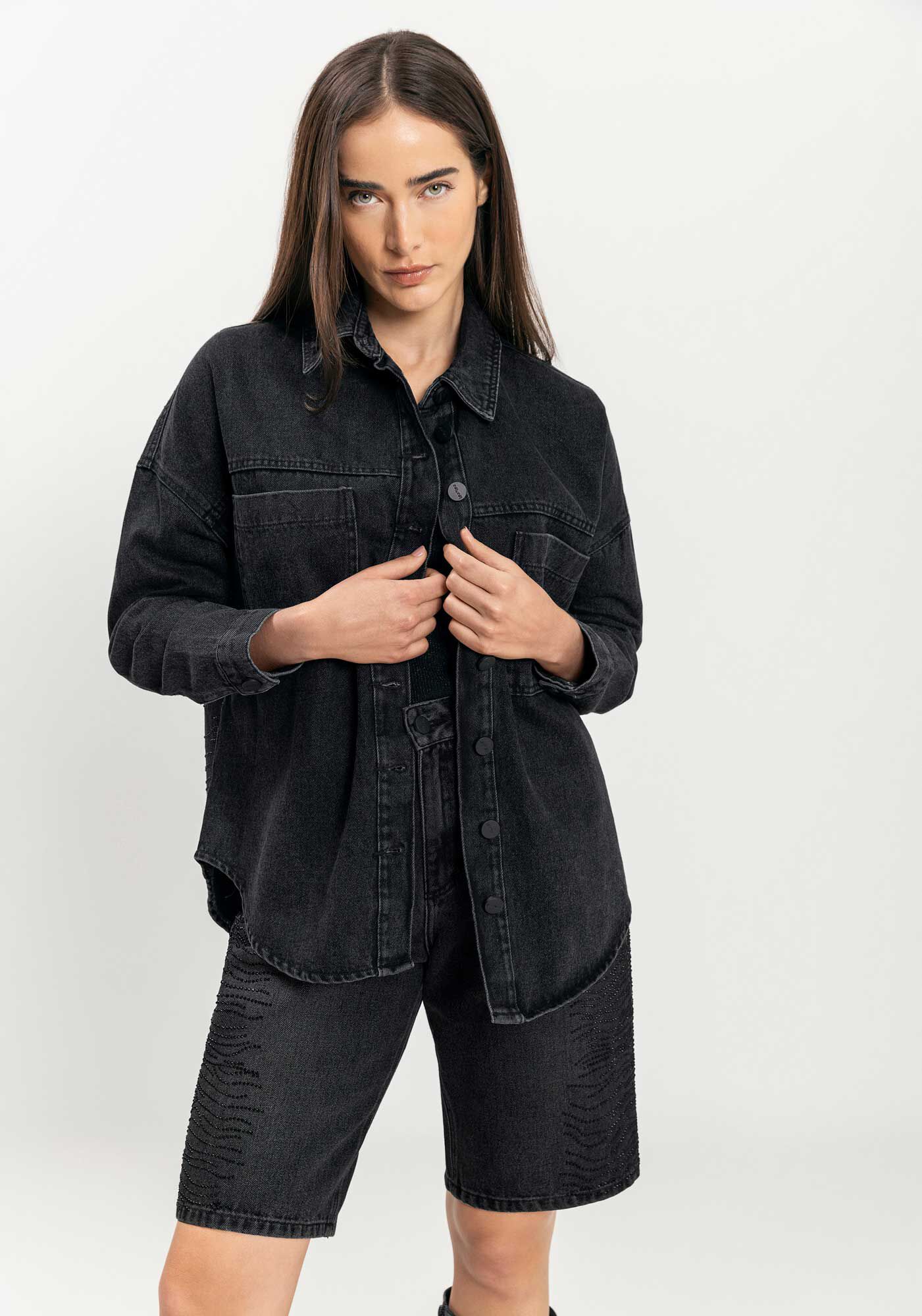 Camisa Jeans De Mangas Longas Com Bolsos E Aplica&ccedil;&otilde;es De Strass, , large.