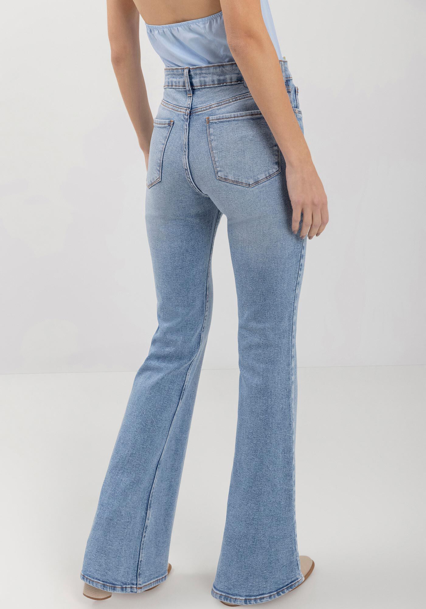 Cal&ccedil;a Jeans Flare Com Cintura Alta E Passantes No C&oacute;s, JEANS, large.