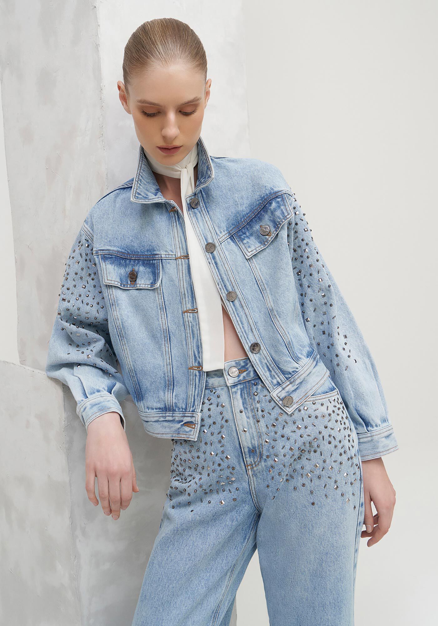 Jaqueta Jeans com Manga Bufante Bordada, JEANS, large.