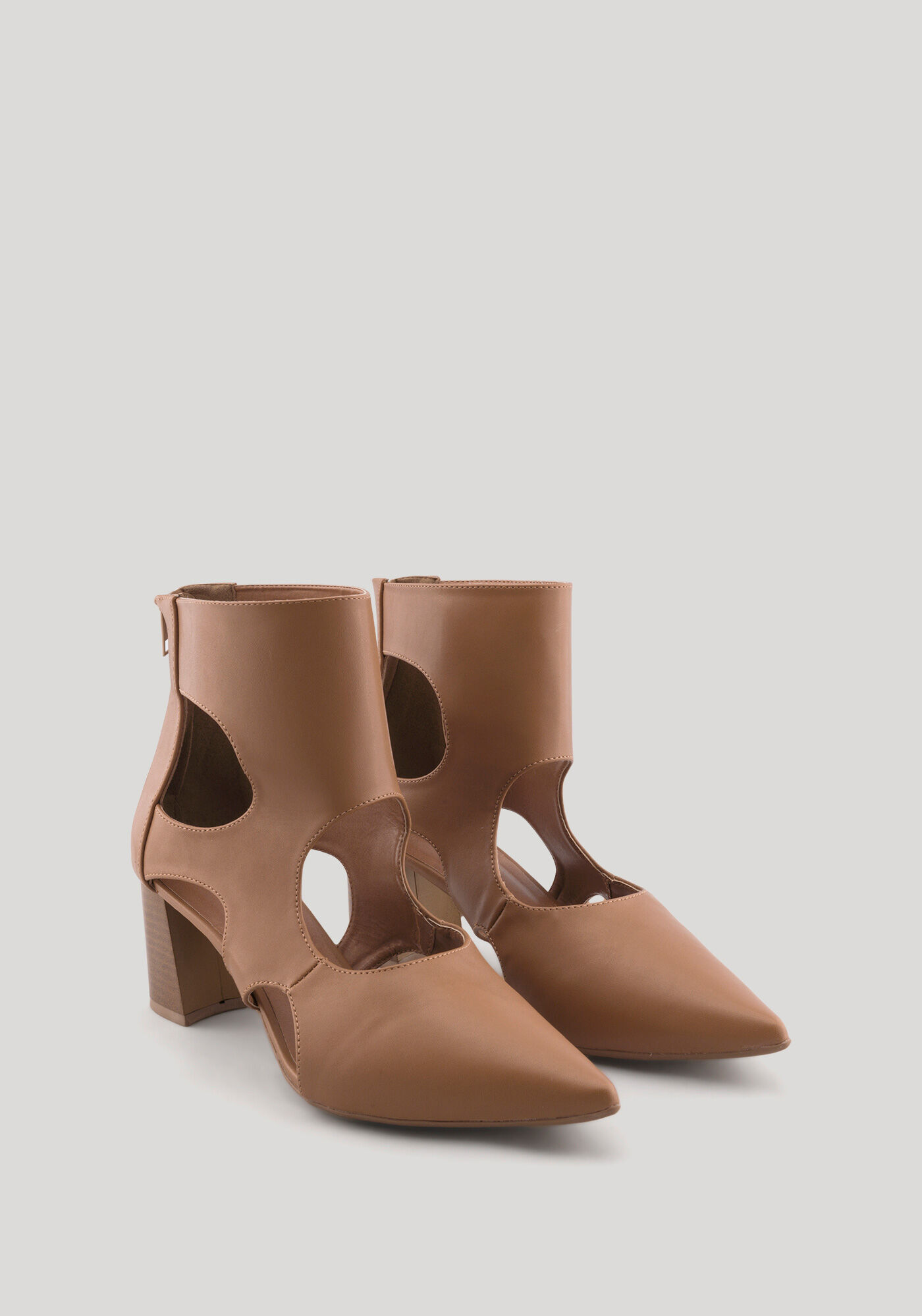 Sapato De Salto Bloco Com Bico Fino E Recortes, , large.