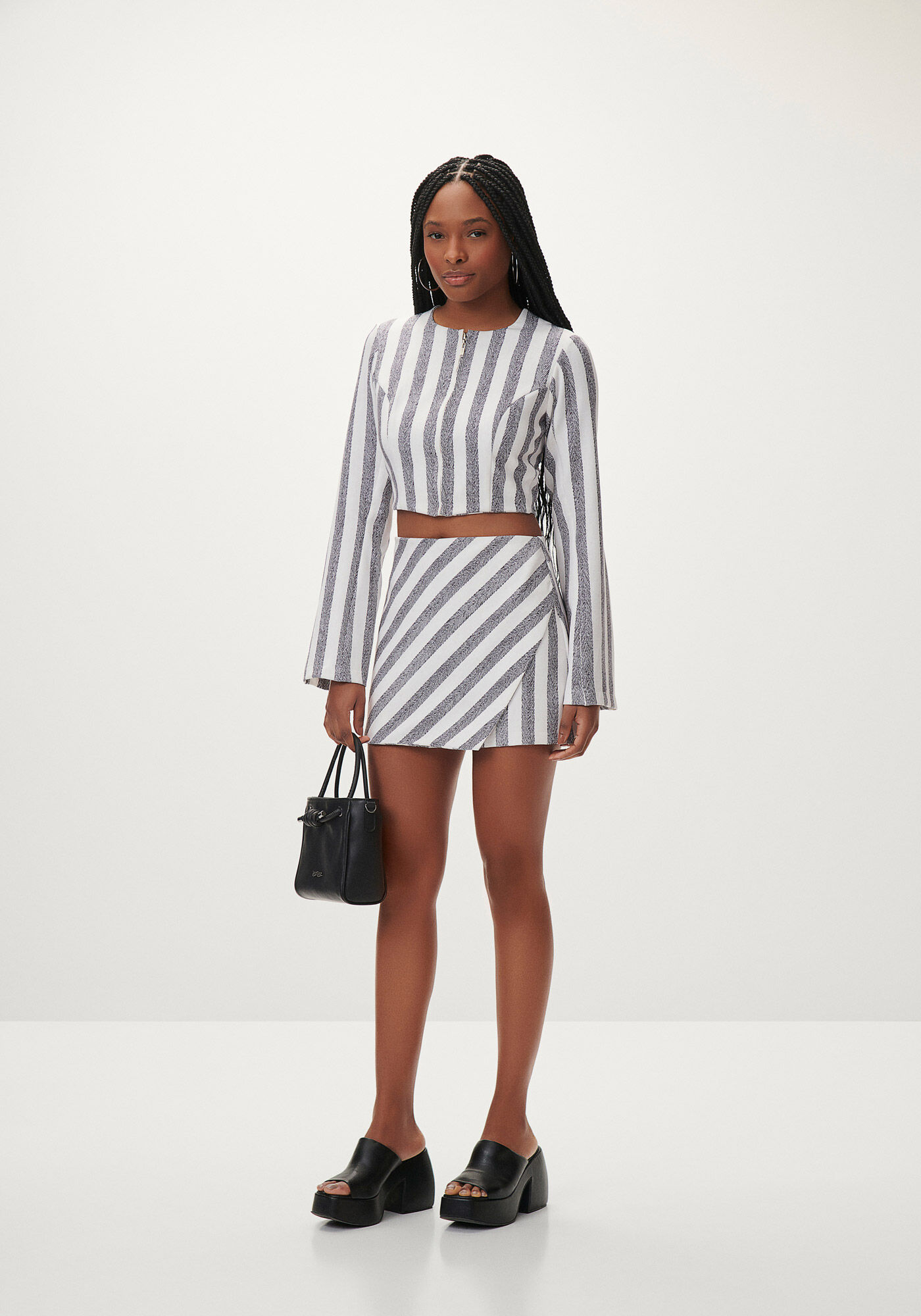 Shorts-Saia em Tecido Plano com Cintura M&eacute;dia, , large.