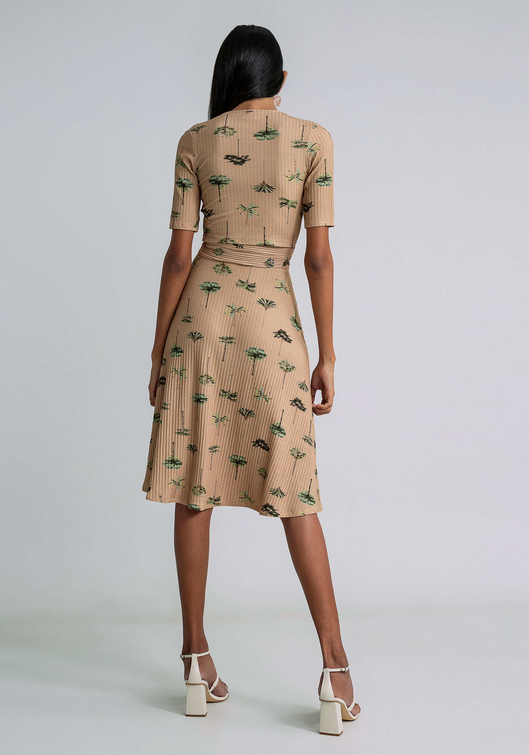 Vestido Midi Evasê Transpasse, ARVOREDO. Vestido Midi Evasê Transpasse, ARVOREDO, large.