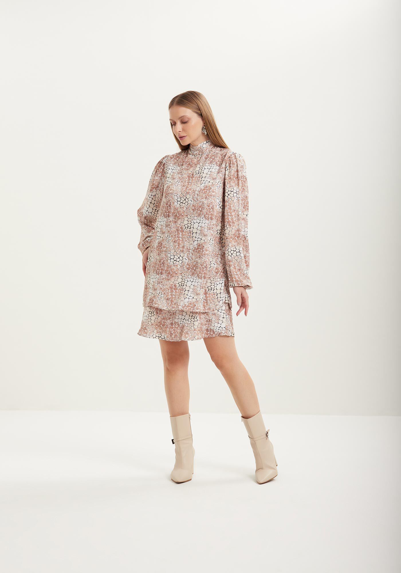 Vestido Curto Estampado Com Mangas Amplas E Gola Alta, , large.