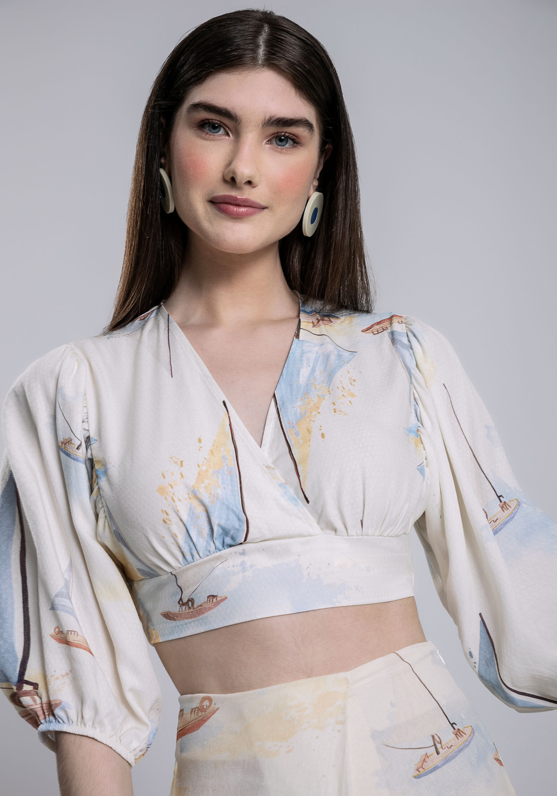 Blusa Cropped em Viscose com Mangas Amplas, MARACAIPE. Blusa Cropped em Viscose com Mangas Amplas, MARACAIPE, large.