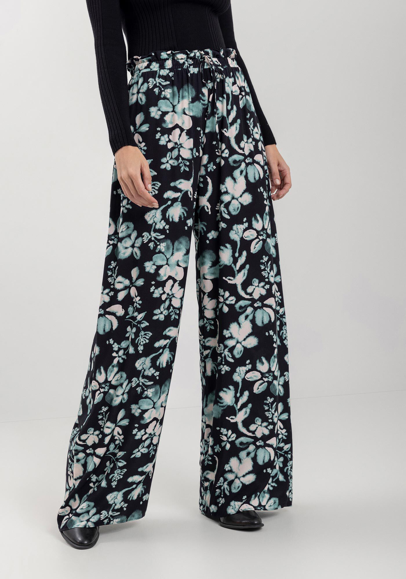 Cal&ccedil;a Pantalona Estampada Em Viscose Com Amarra&ccedil;&atilde;o Frontal, , large.