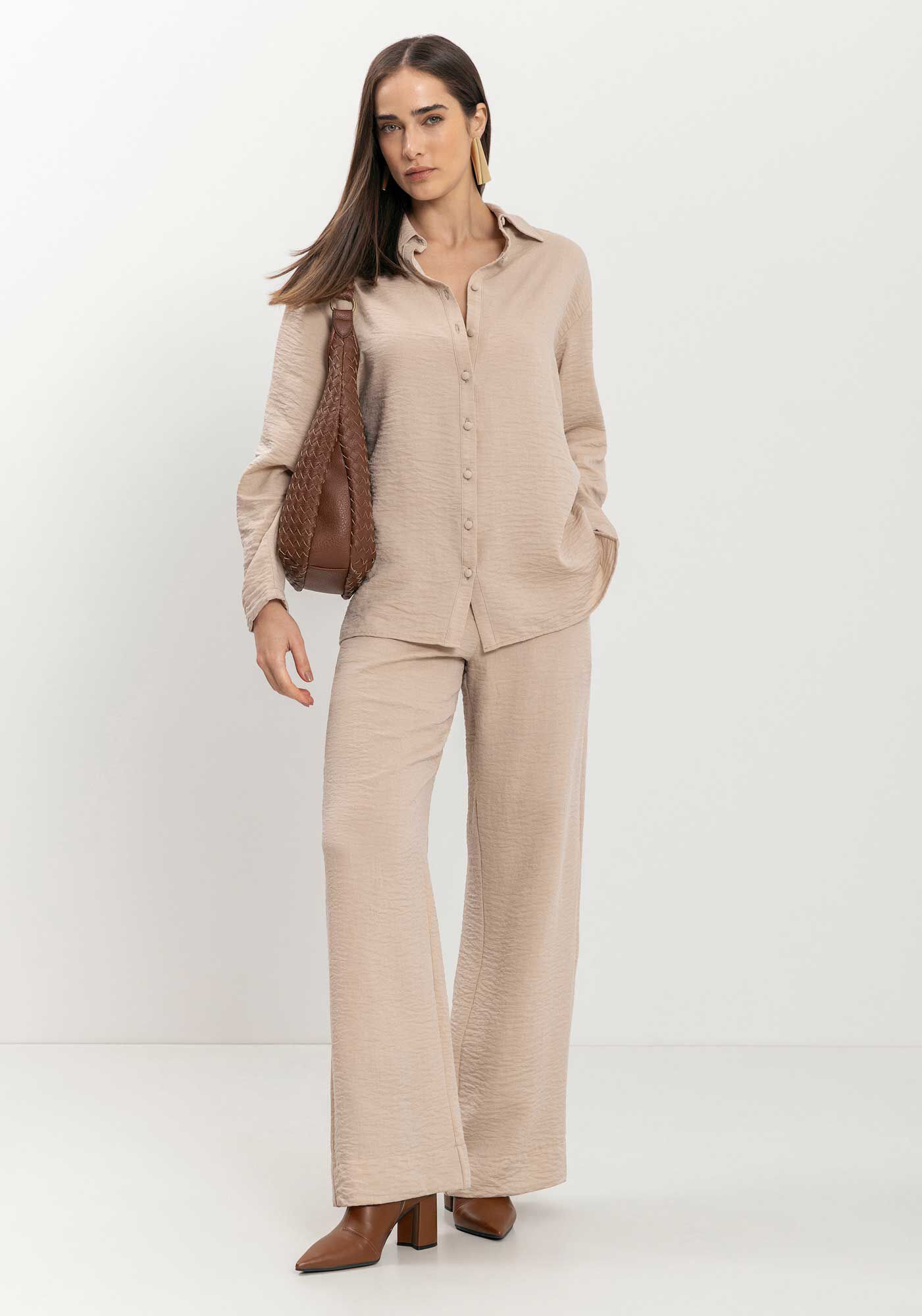 Cal&ccedil;a Reta Com Cintura Alta E Bot&atilde;o Forrado, , large.