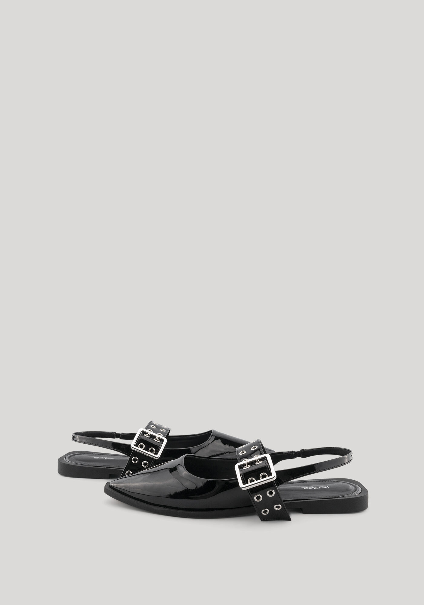 Sapatilha De Bico Fino Com Fivela E Ilhoses De Metal, PRETO, large.