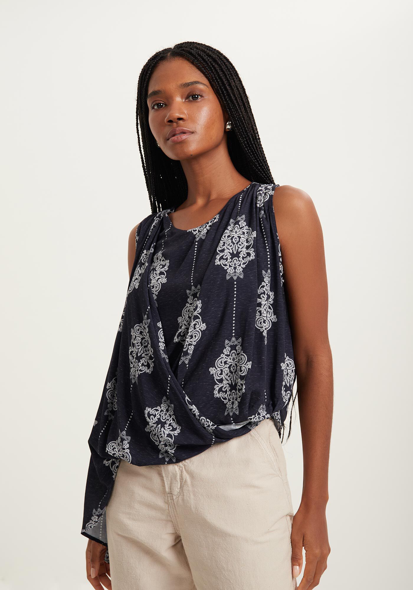 Blusa Estampada Sem Mangas Com Modelagem Assim&eacute;trica, , large.
