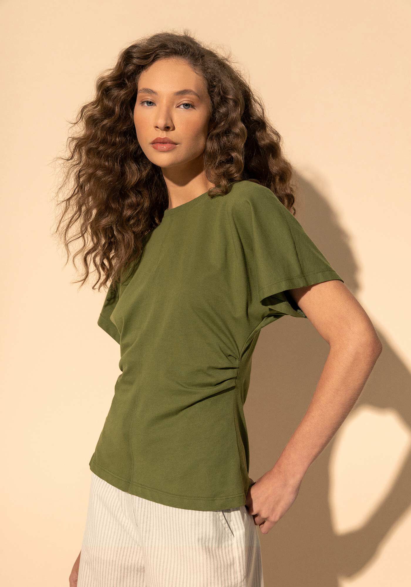 Blusa T-shirt Em Malha Penteada Com Drapeados Laterais, VERDE FLORENA, large.