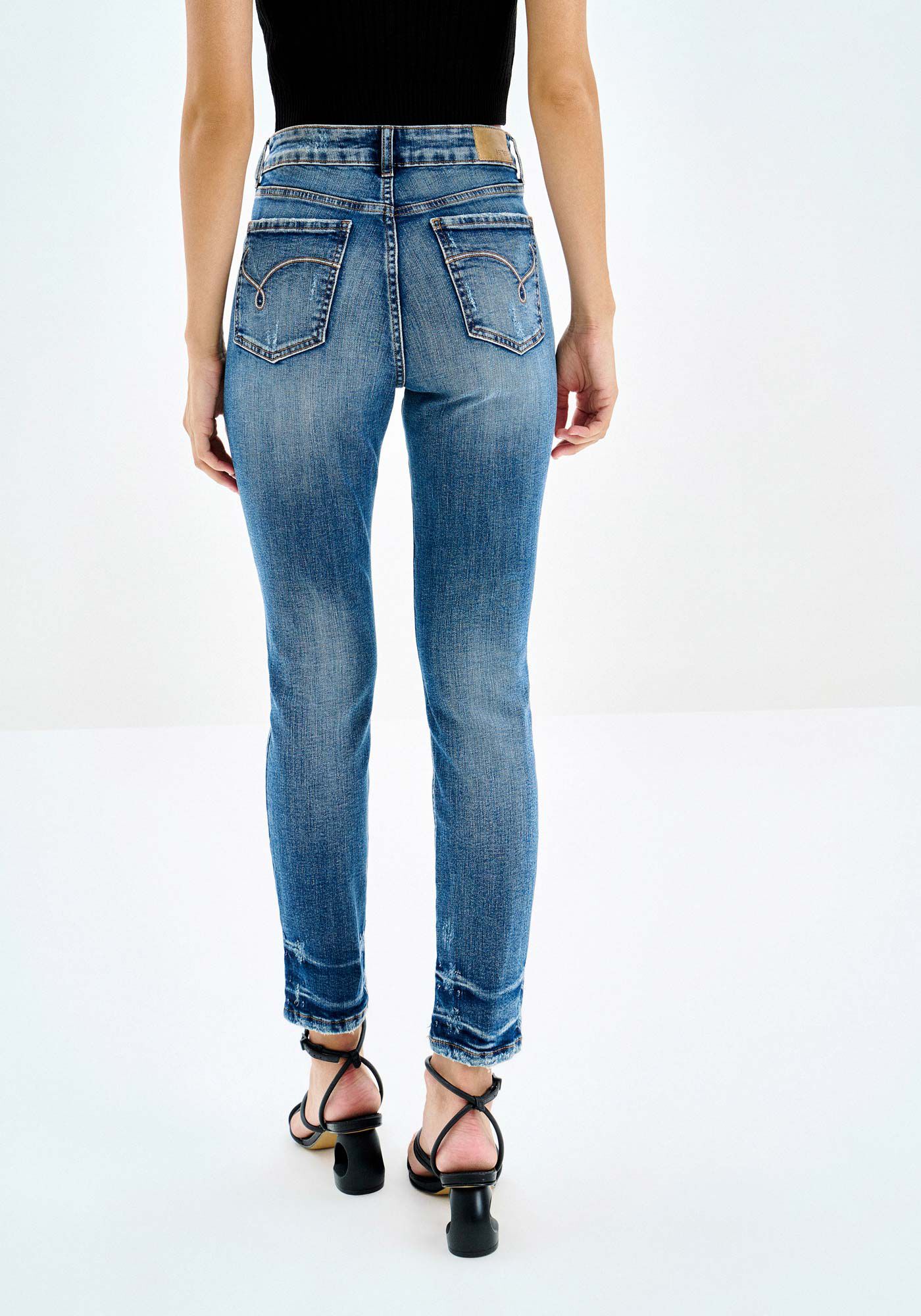 Cal&ccedil;a Jeans Cigarrete Preta Cropped com Detalhe Barra, , large.