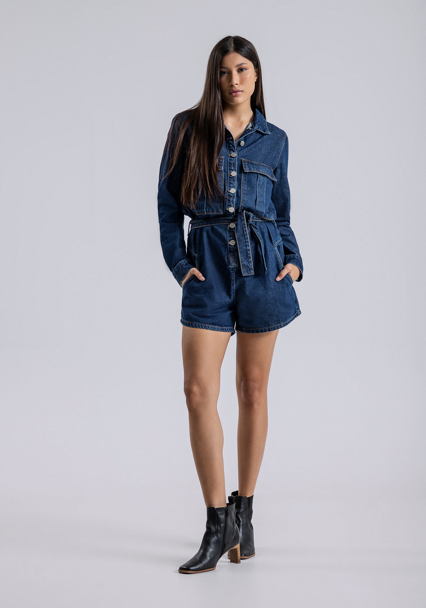Macacão jeans curto sales preto