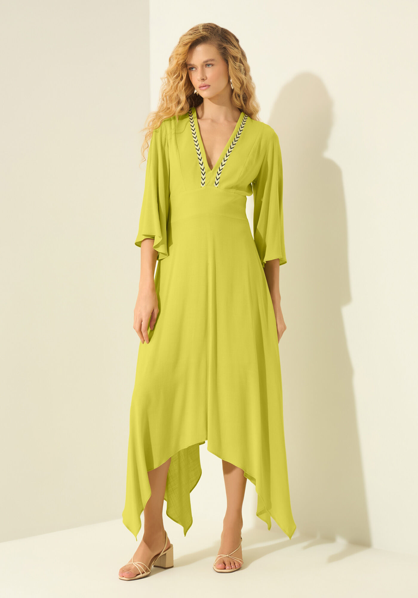 Vestido Ch&aacute; Assim&eacute;trico Com Mangas 3/4, VERDE GUARANA, large.