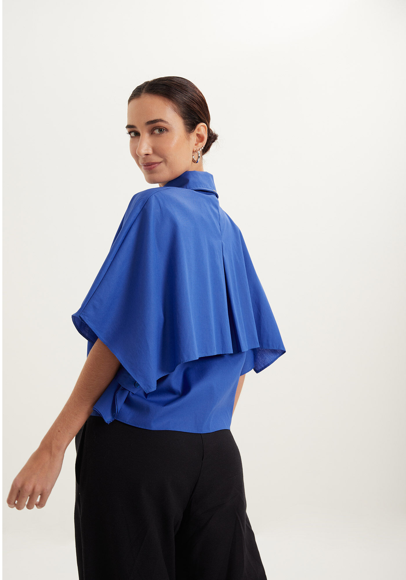 Camisa Curta De Mangas Amplas Com Bot&otilde;es Em Tafet&aacute;, , large.