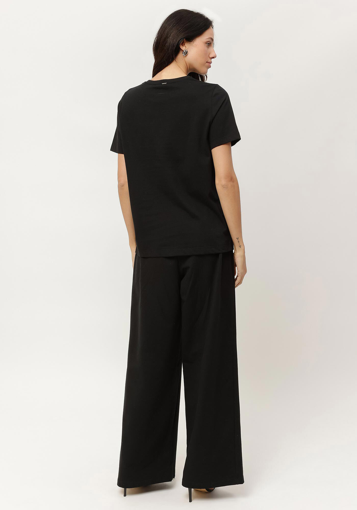 T-shirt em Algod&atilde;o Respons&aacute;vel com Bordado P&eacute;rolas, , large.