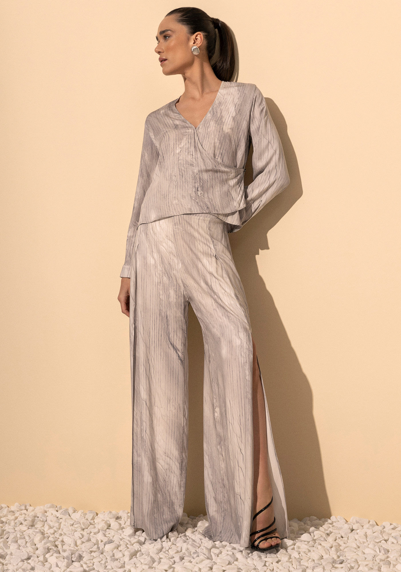 Camisa Estampada De Mangas Longas Transpassada, PLISSE CINZA, large.